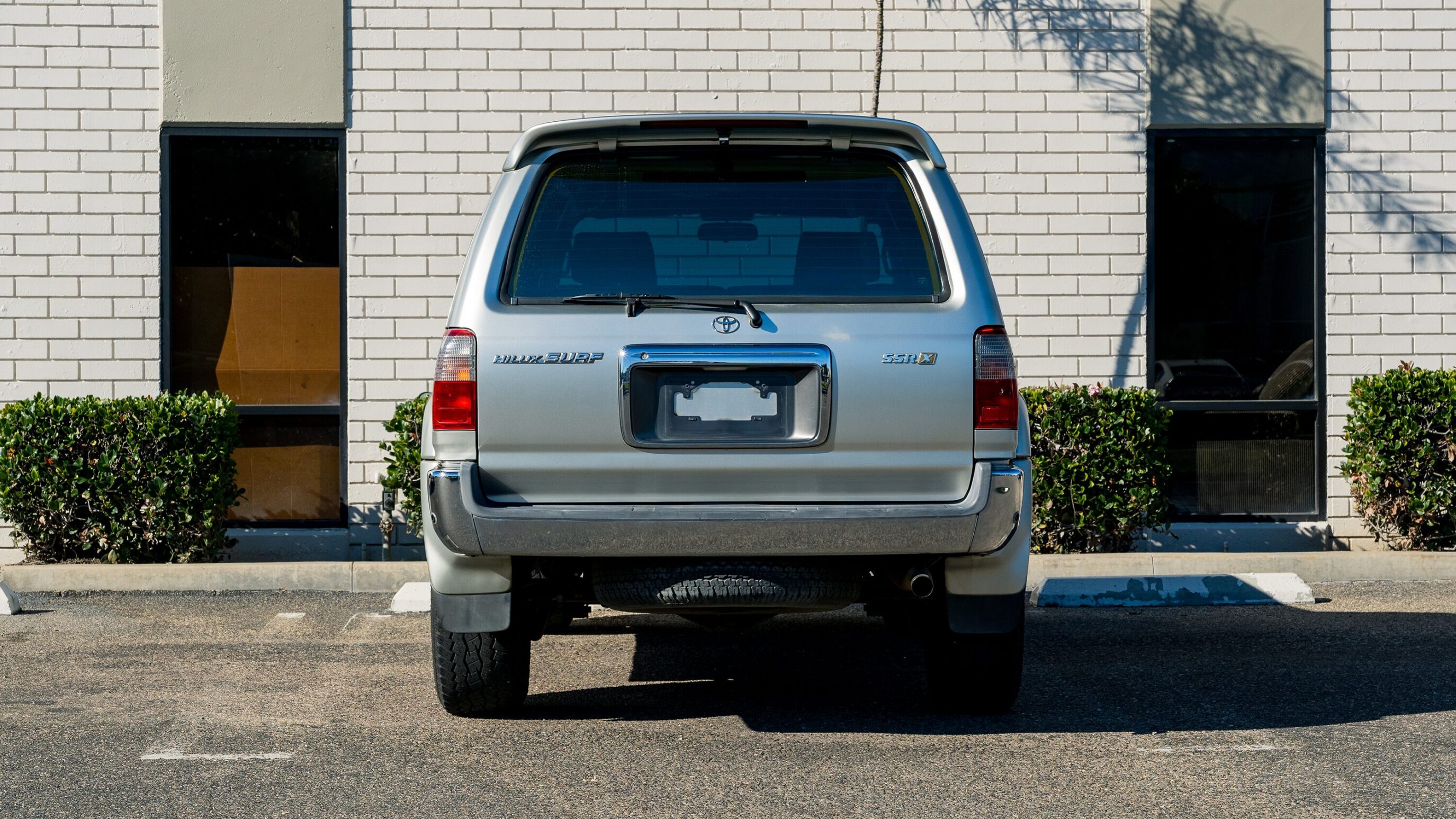 
								Toyota Hilux Surf SSR-X Silver full									