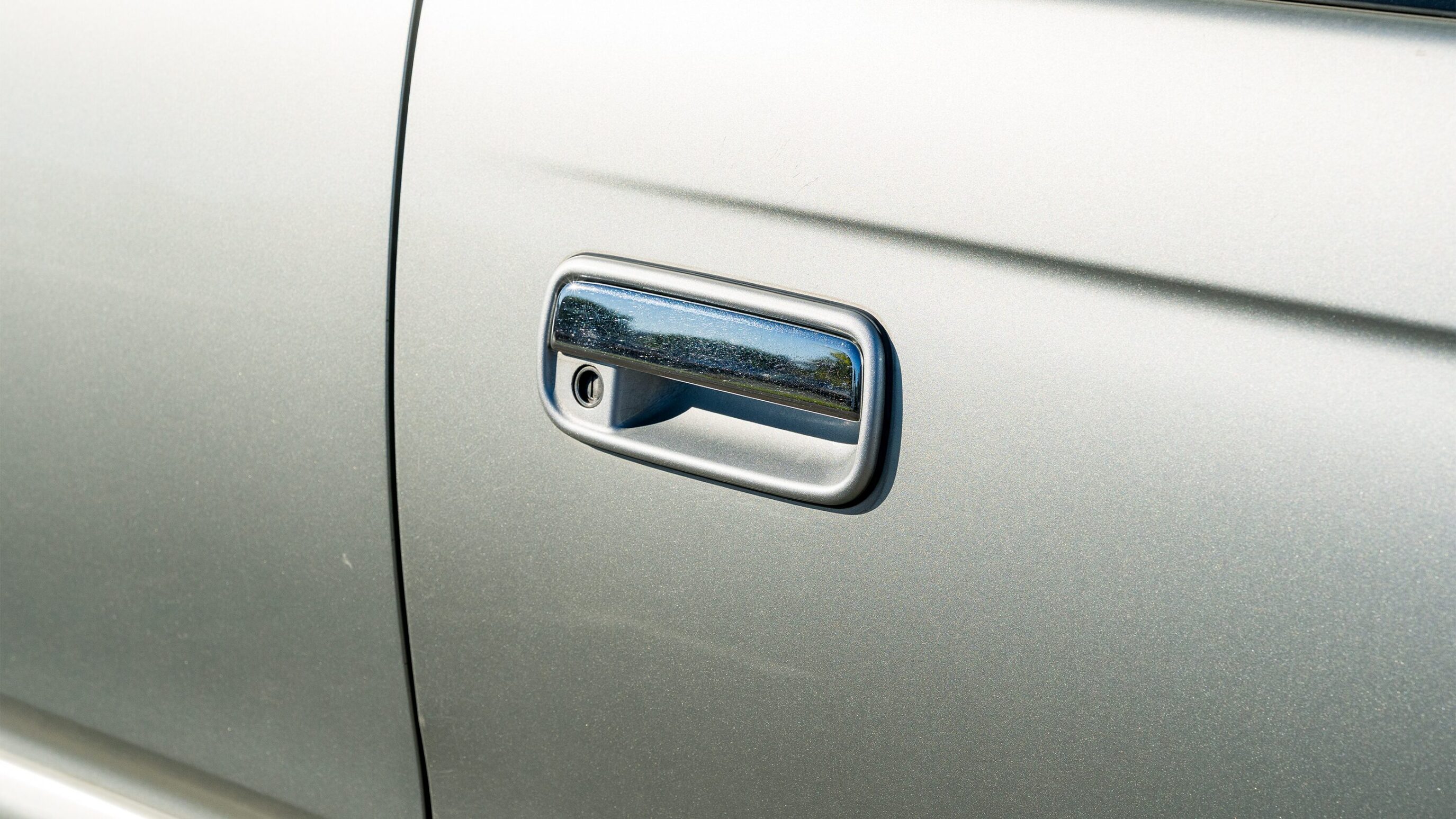 
								Toyota Hilux Surf SSR-X Silver full									