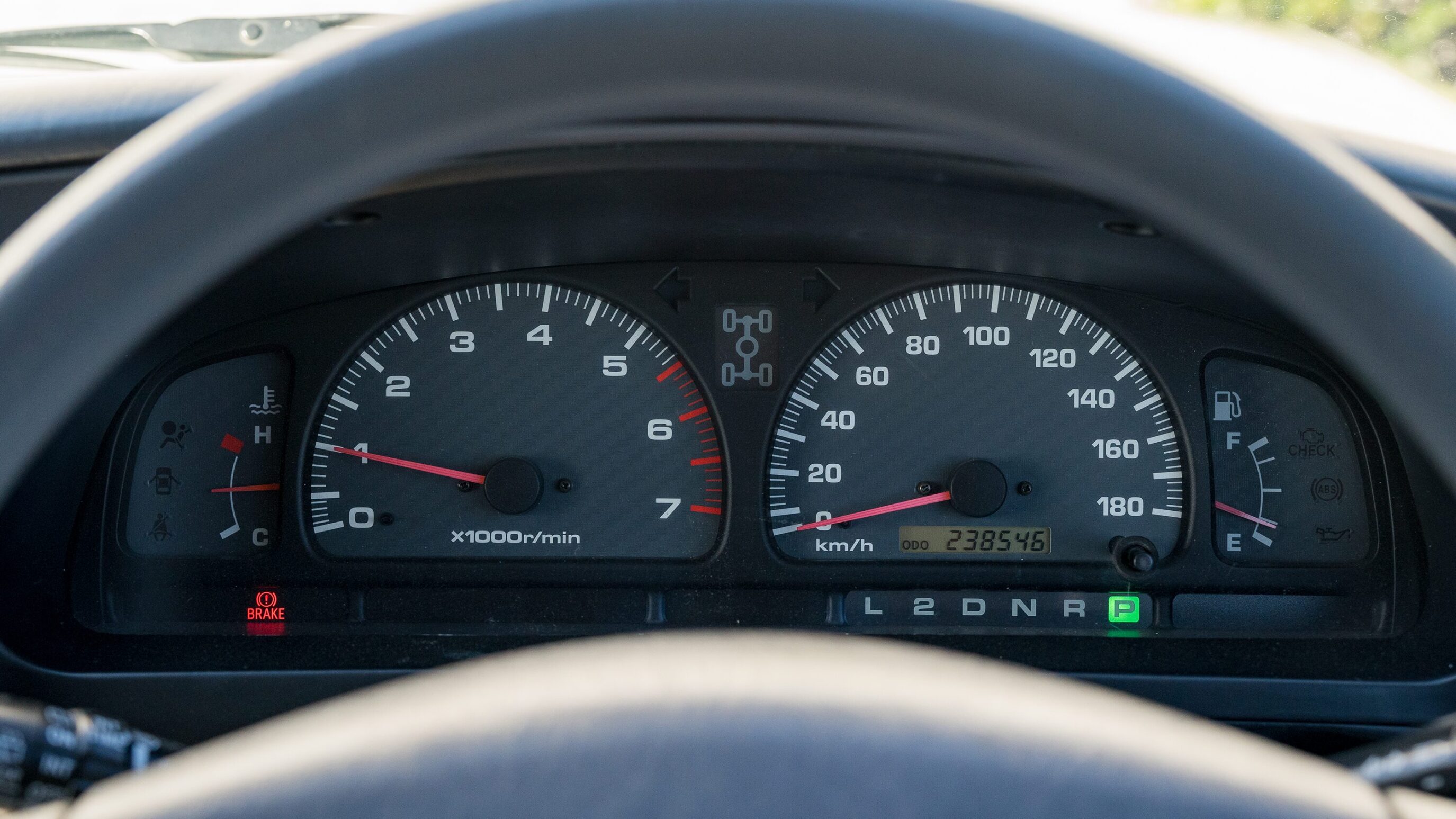 
								Toyota Hilux Surf SSR-X Silver full									