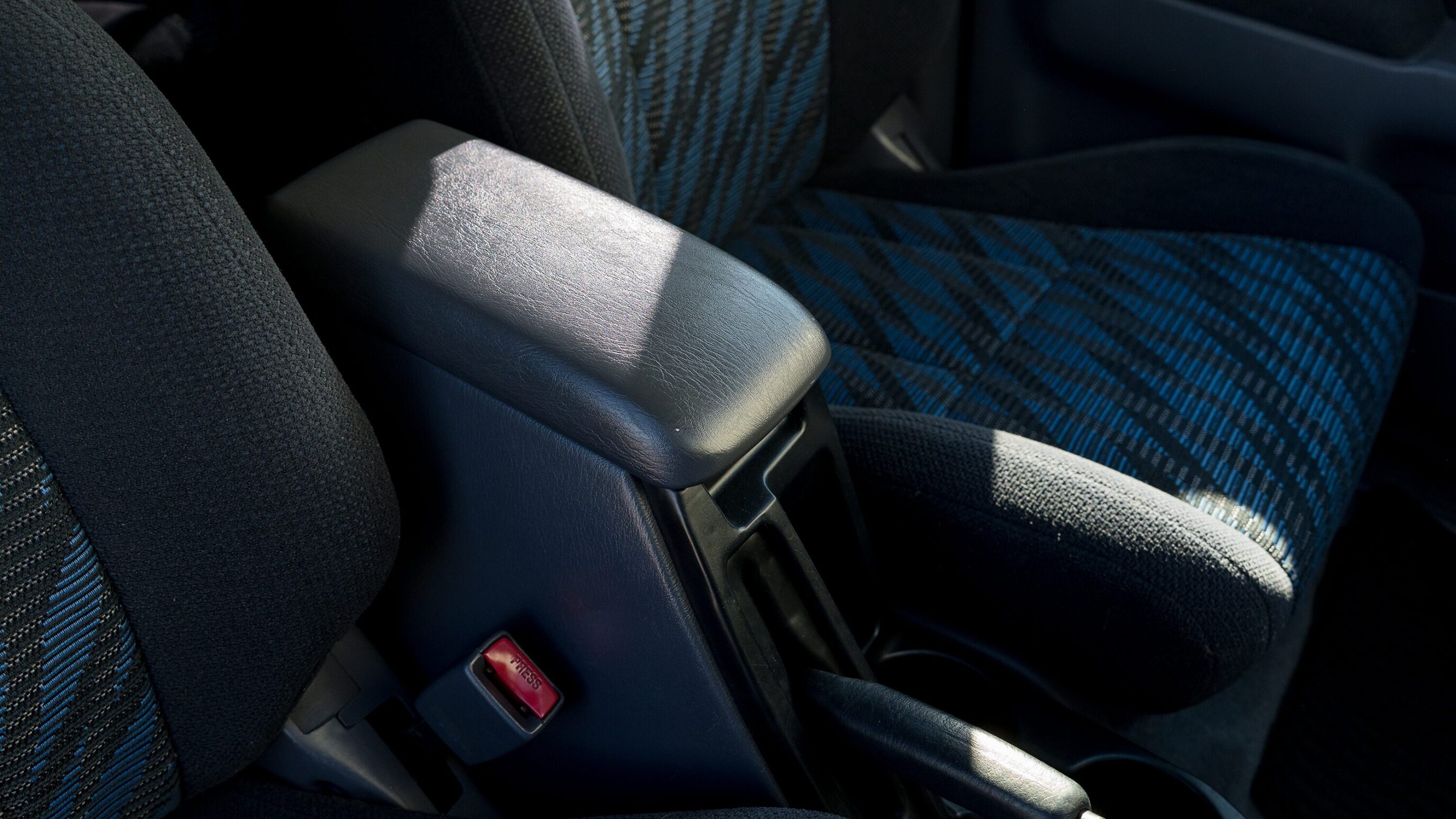 
								Toyota Hilux Surf SSR-X Silver full									