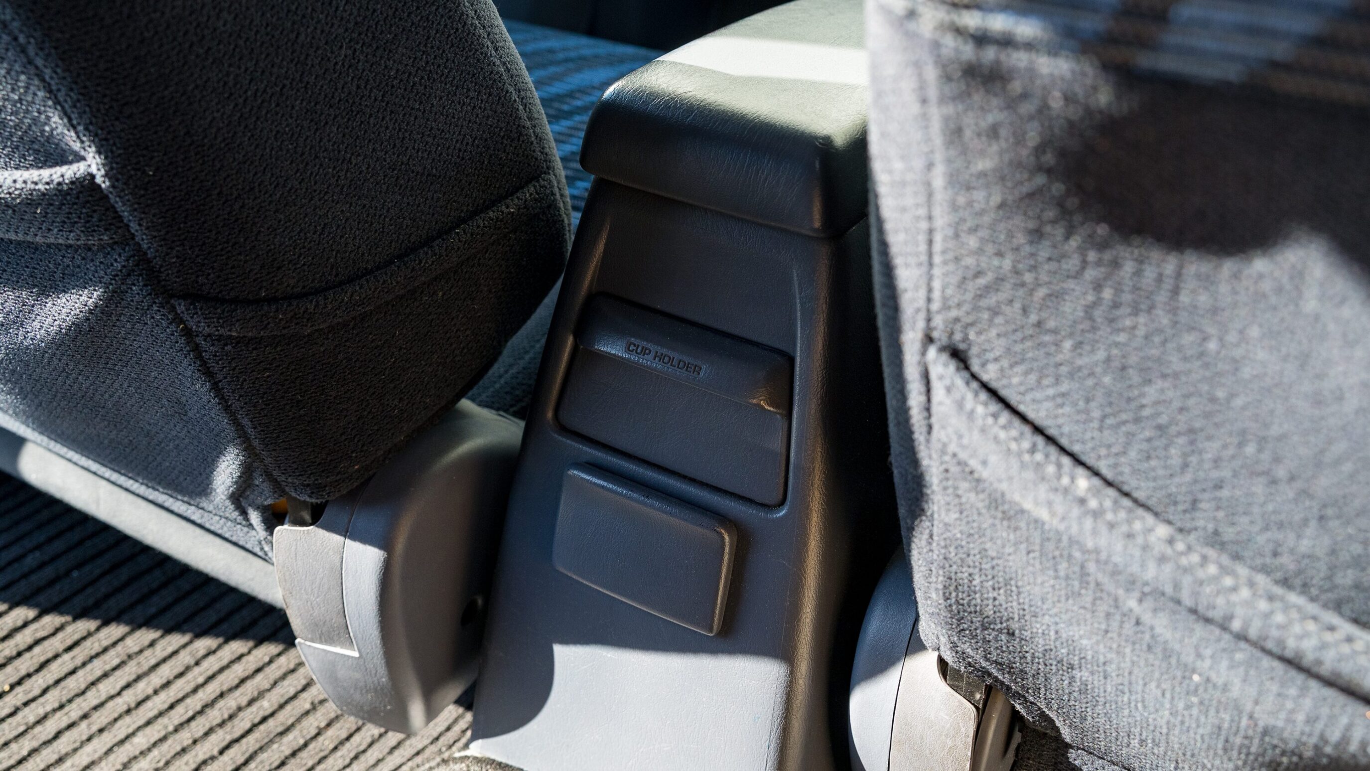 
								Toyota Hilux Surf SSR-X Silver full									