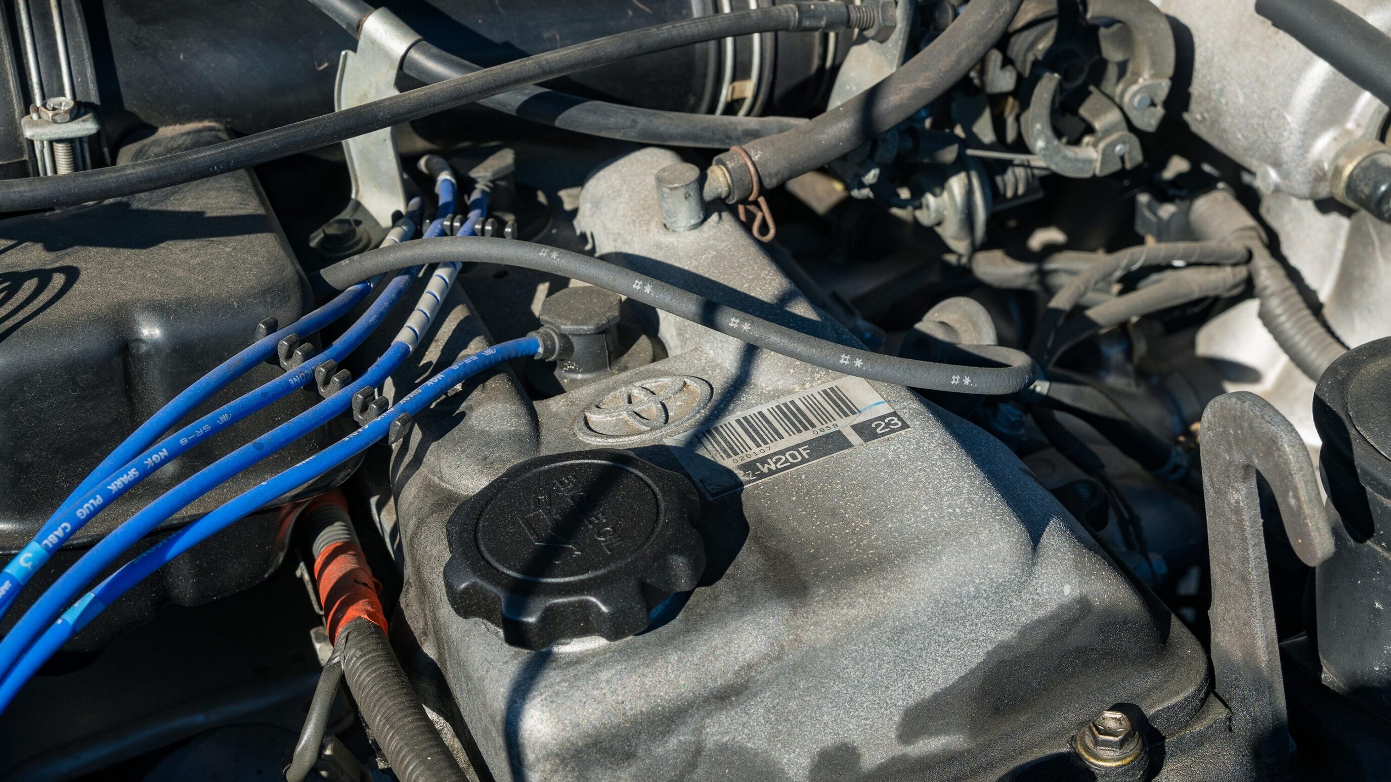 
								Toyota Hilux Surf SSR-X Silver full									