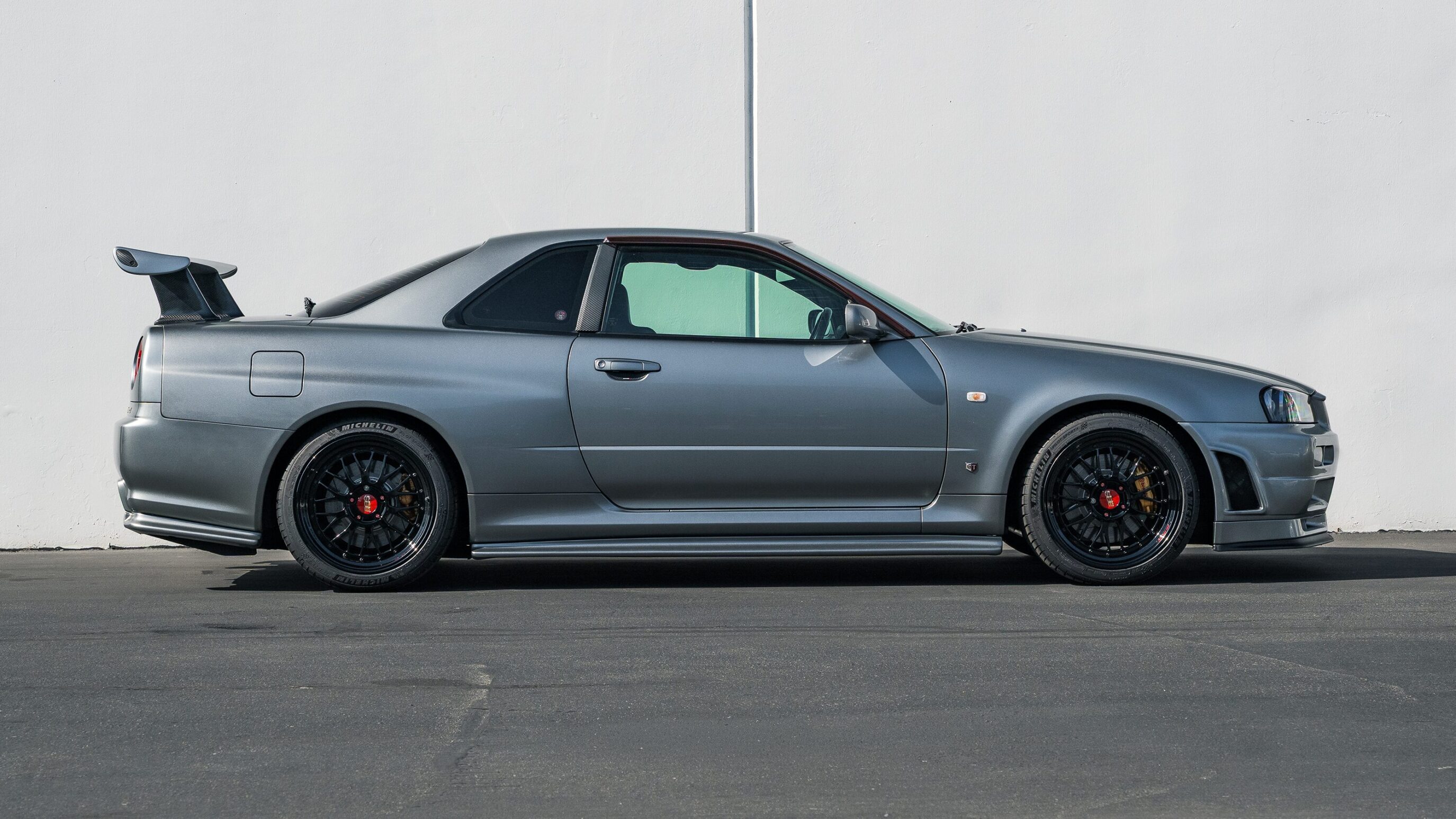 
								2000 Nissan Skyline GTR (BNR34) V-Spec II Sparkling Silver full									