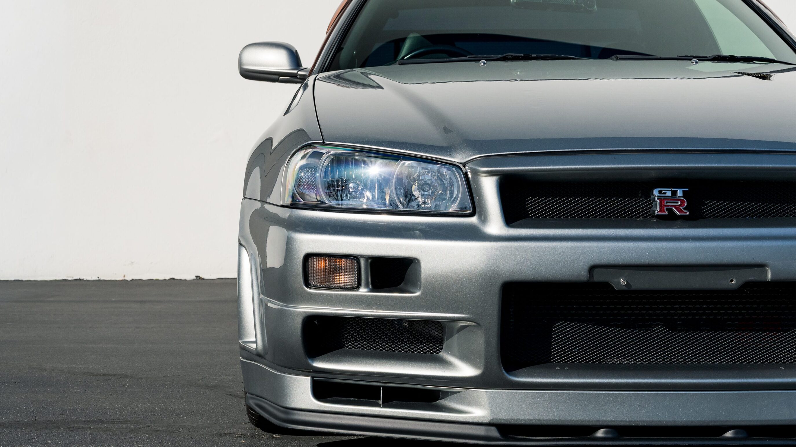 
								2000 Nissan Skyline GTR (BNR34) V-Spec II Sparkling Silver full									