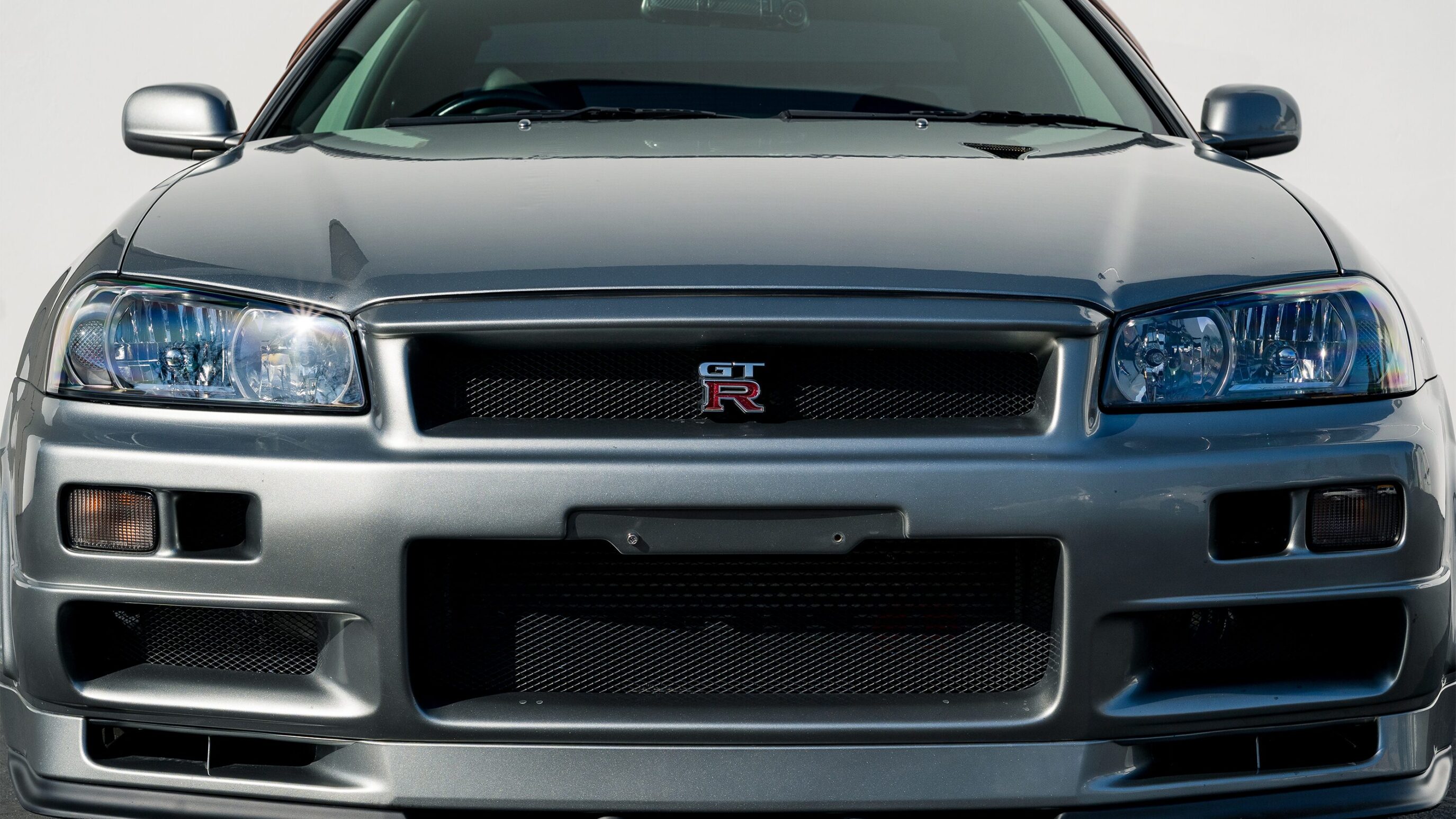 
								2000 Nissan Skyline GTR (BNR34) V-Spec II Sparkling Silver full									