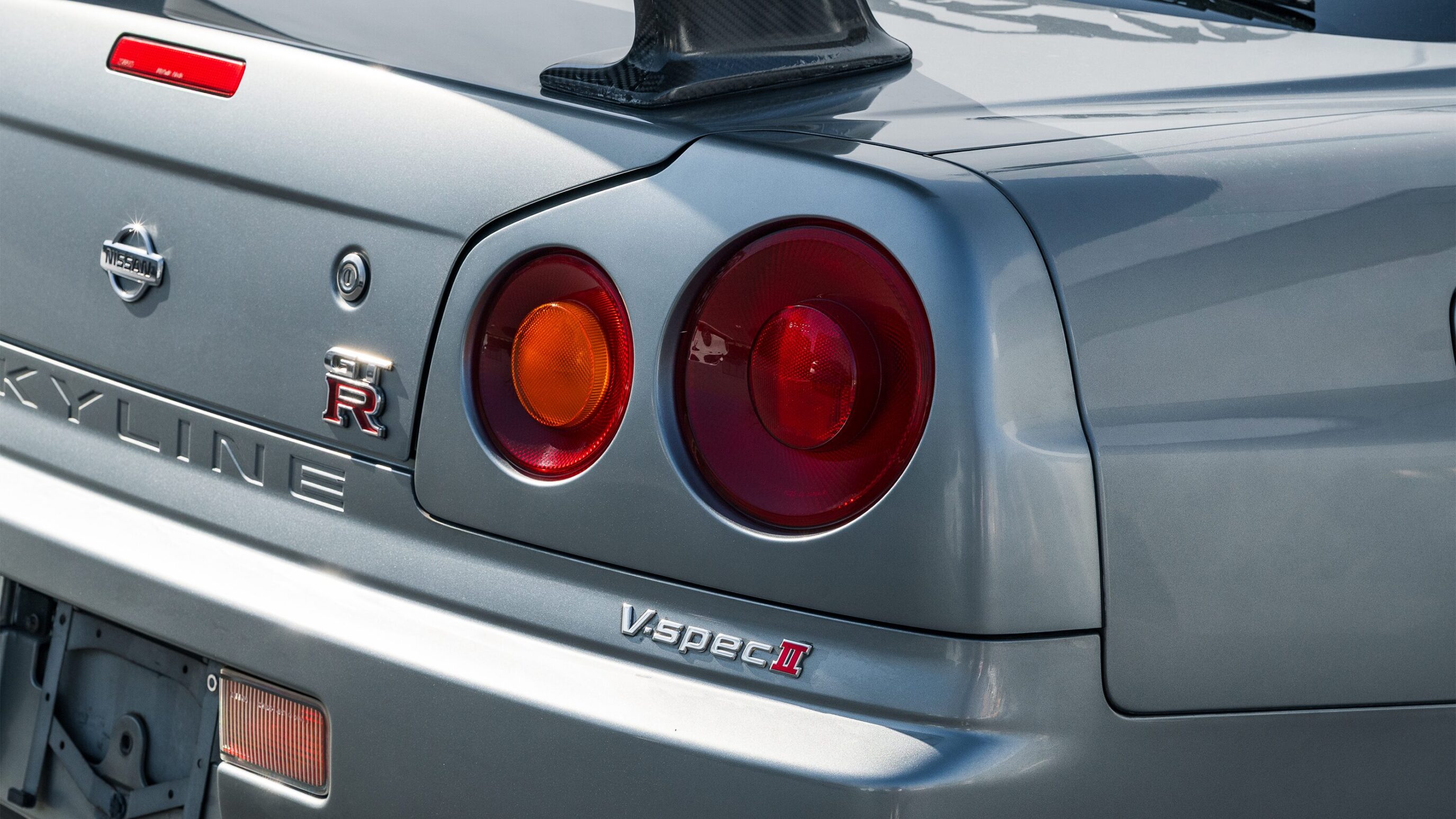 
								2000 Nissan Skyline GTR (BNR34) V-Spec II Sparkling Silver full									