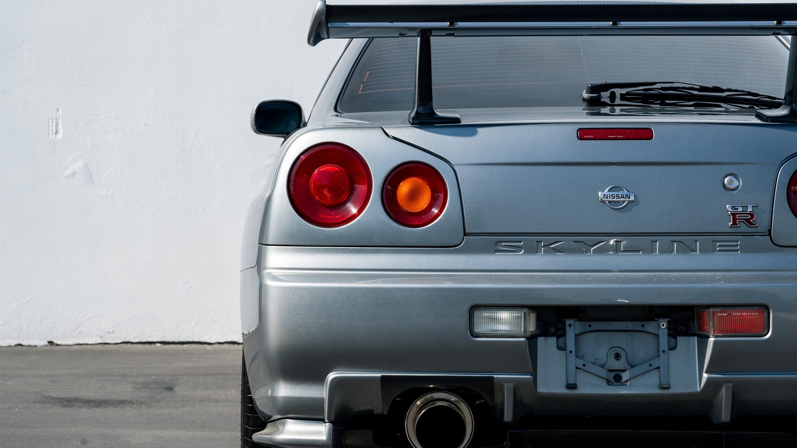 
								2000 Nissan Skyline GTR (BNR34) V-Spec II Sparkling Silver full									