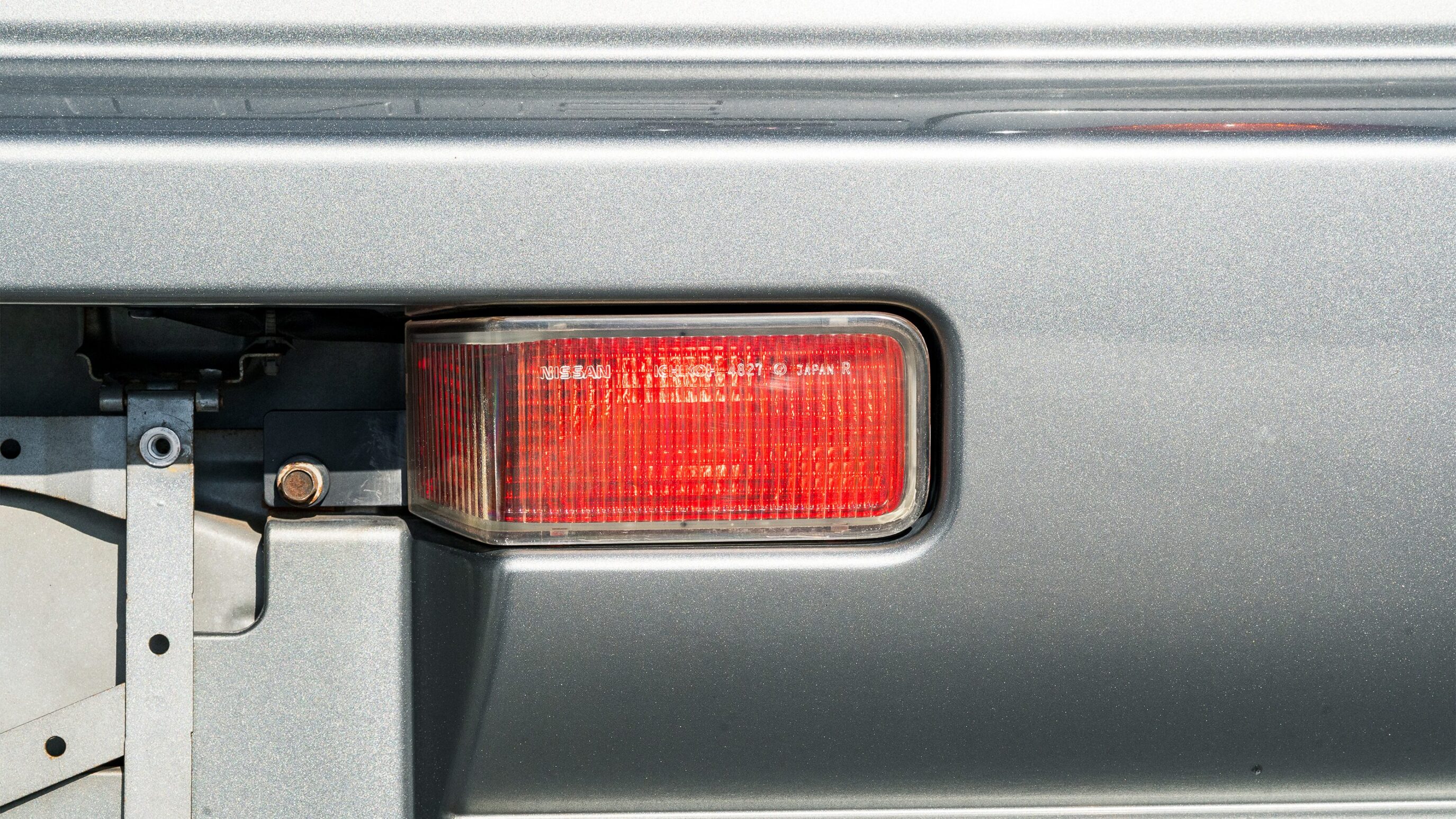 
								2000 Nissan Skyline GTR (BNR34) V-Spec II Sparkling Silver full									