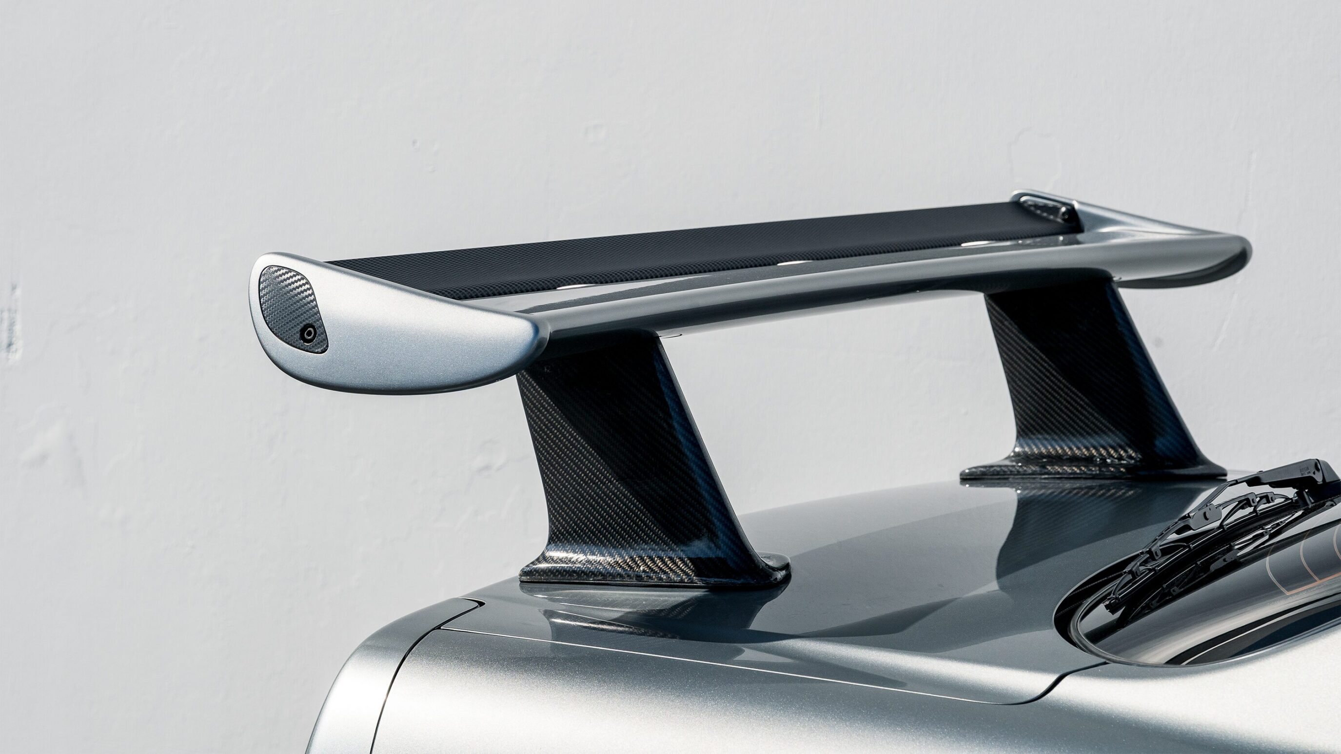 
								2000 Nissan Skyline GTR (BNR34) V-Spec II Sparkling Silver full									