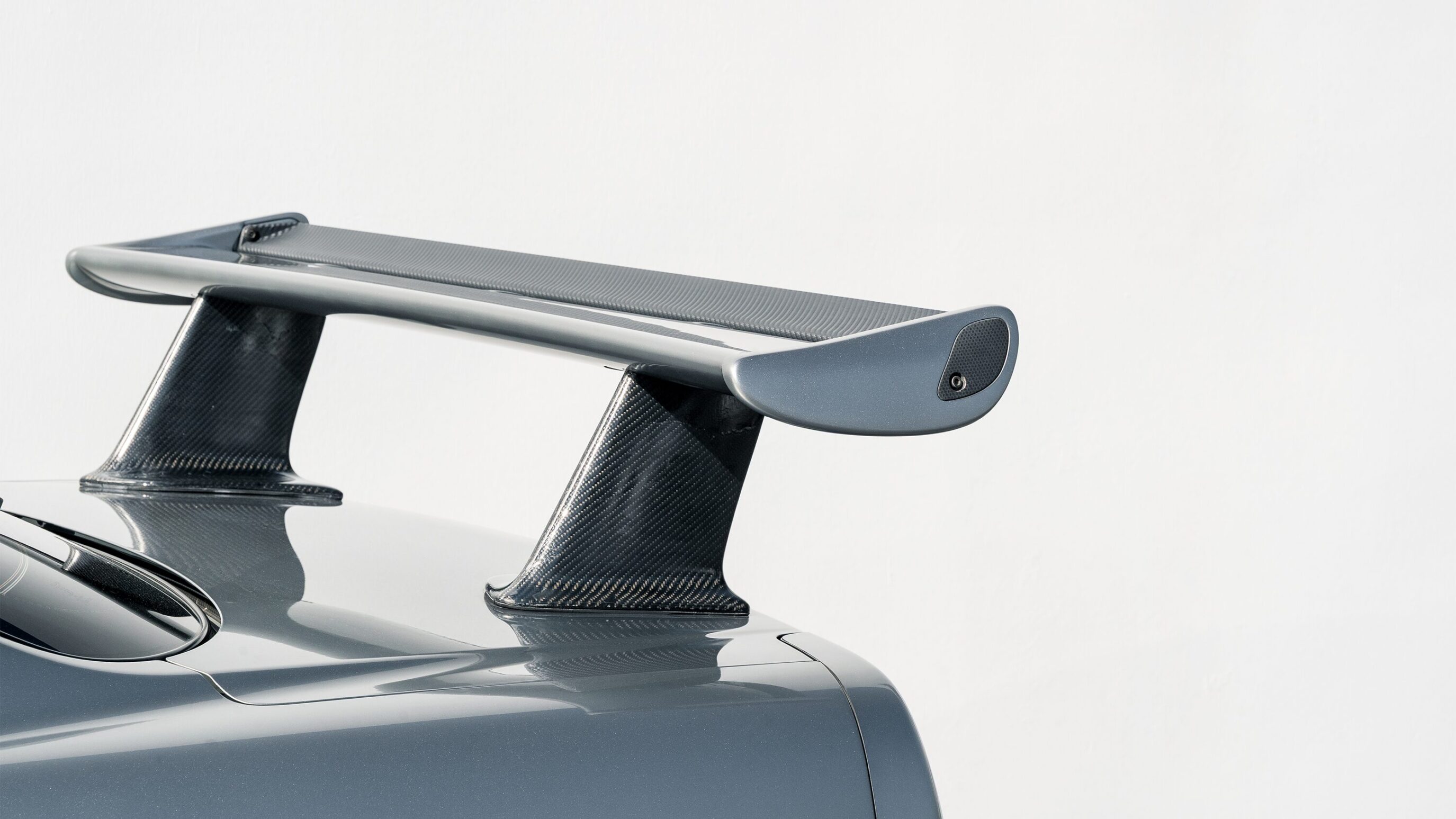 
								2000 Nissan Skyline GTR (BNR34) V-Spec II Sparkling Silver full									