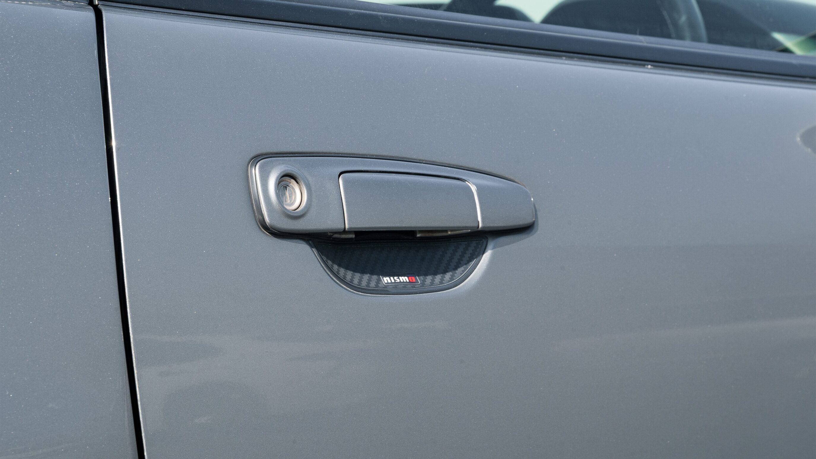 
								2000 Nissan Skyline GTR (BNR34) V-Spec II Sparkling Silver full									