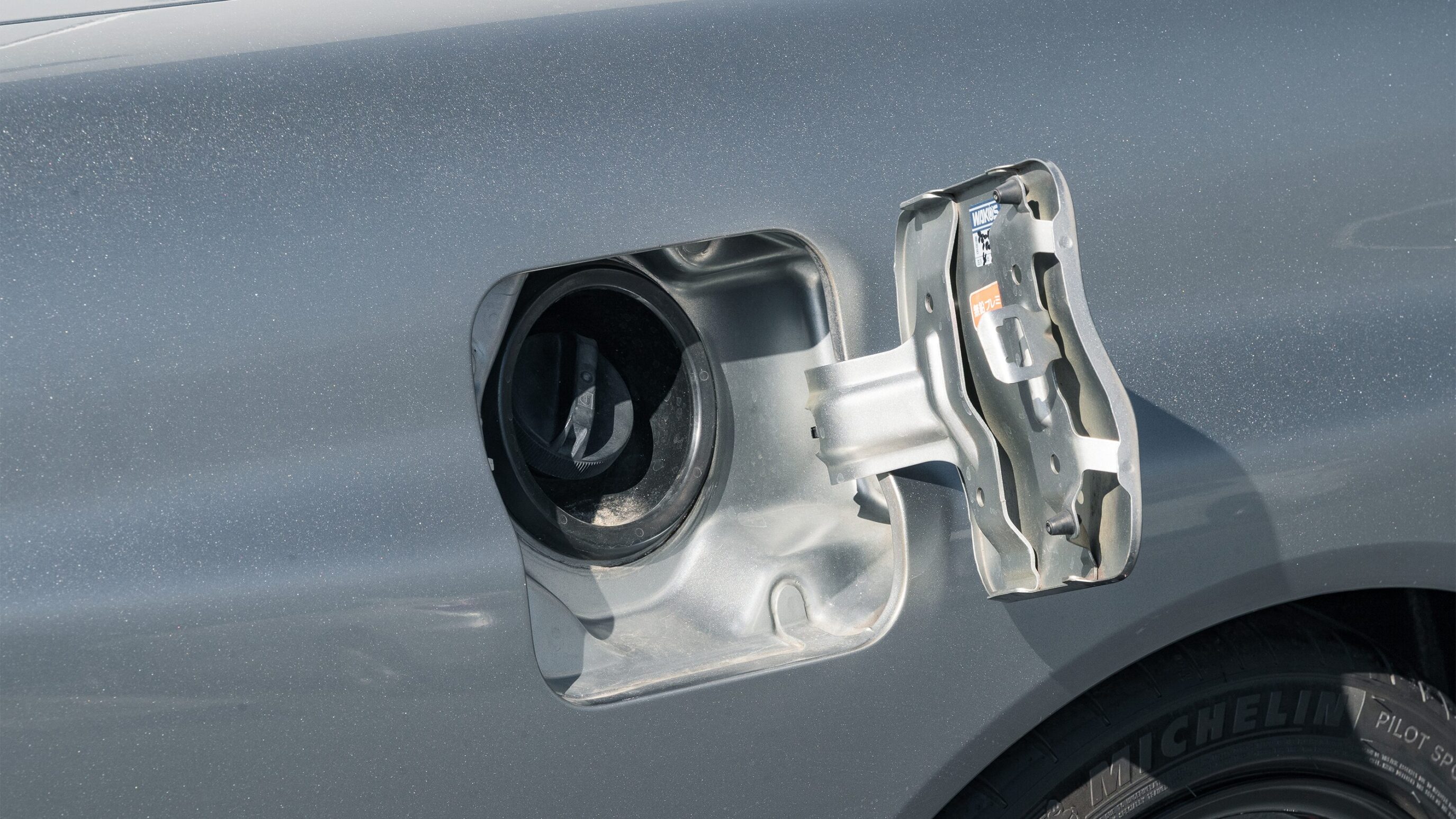 
								2000 Nissan Skyline GTR (BNR34) V-Spec II Sparkling Silver full									