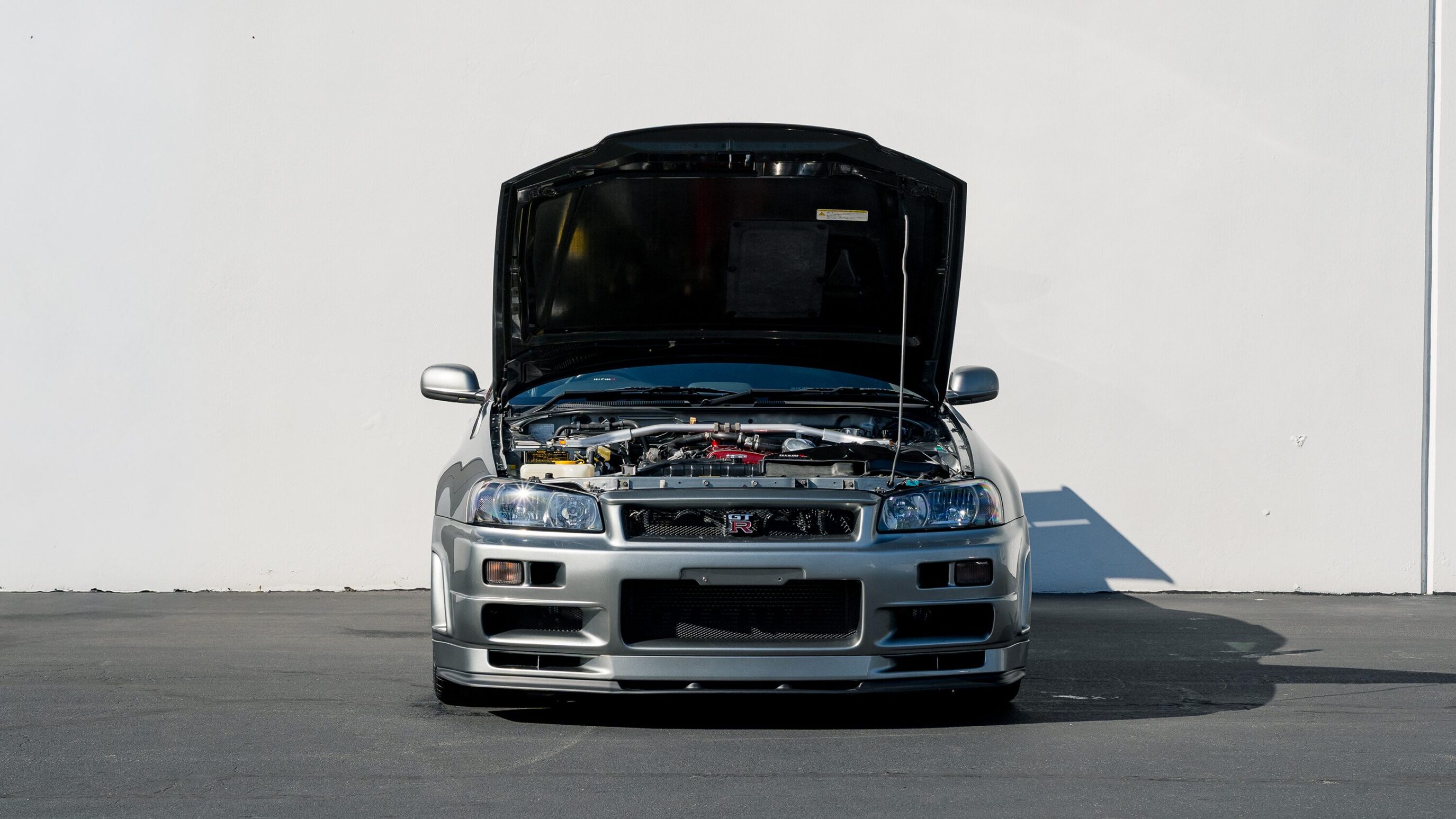 
								2000 Nissan Skyline GTR (BNR34) V-Spec II Sparkling Silver full									