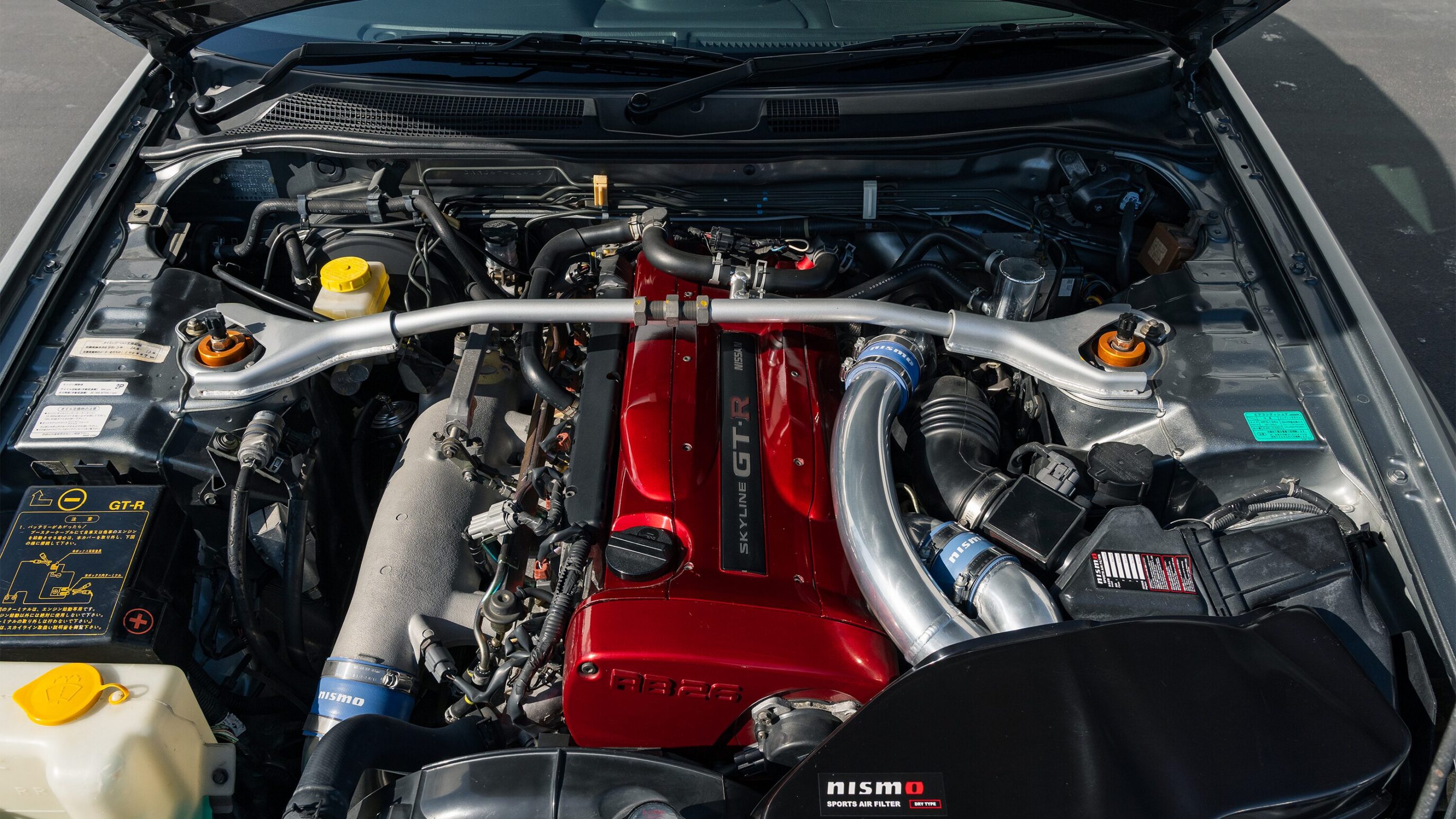 
								2000 Nissan Skyline GTR (BNR34) V-Spec II Sparkling Silver full									