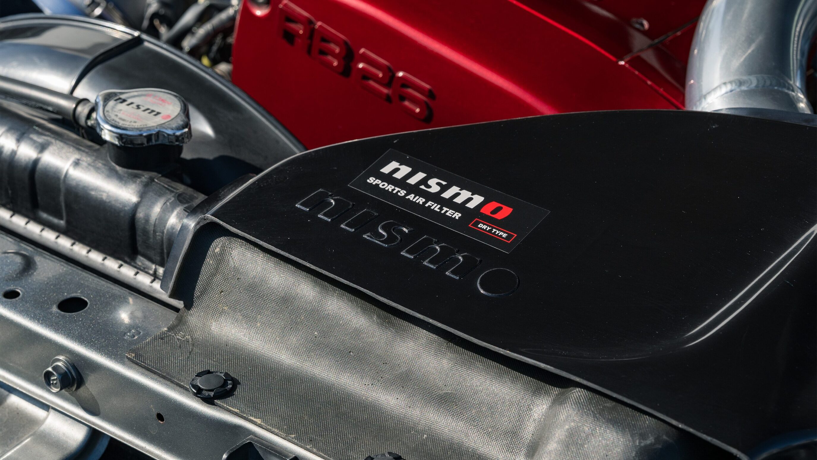 
								2000 Nissan Skyline GTR (BNR34) V-Spec II Sparkling Silver full									