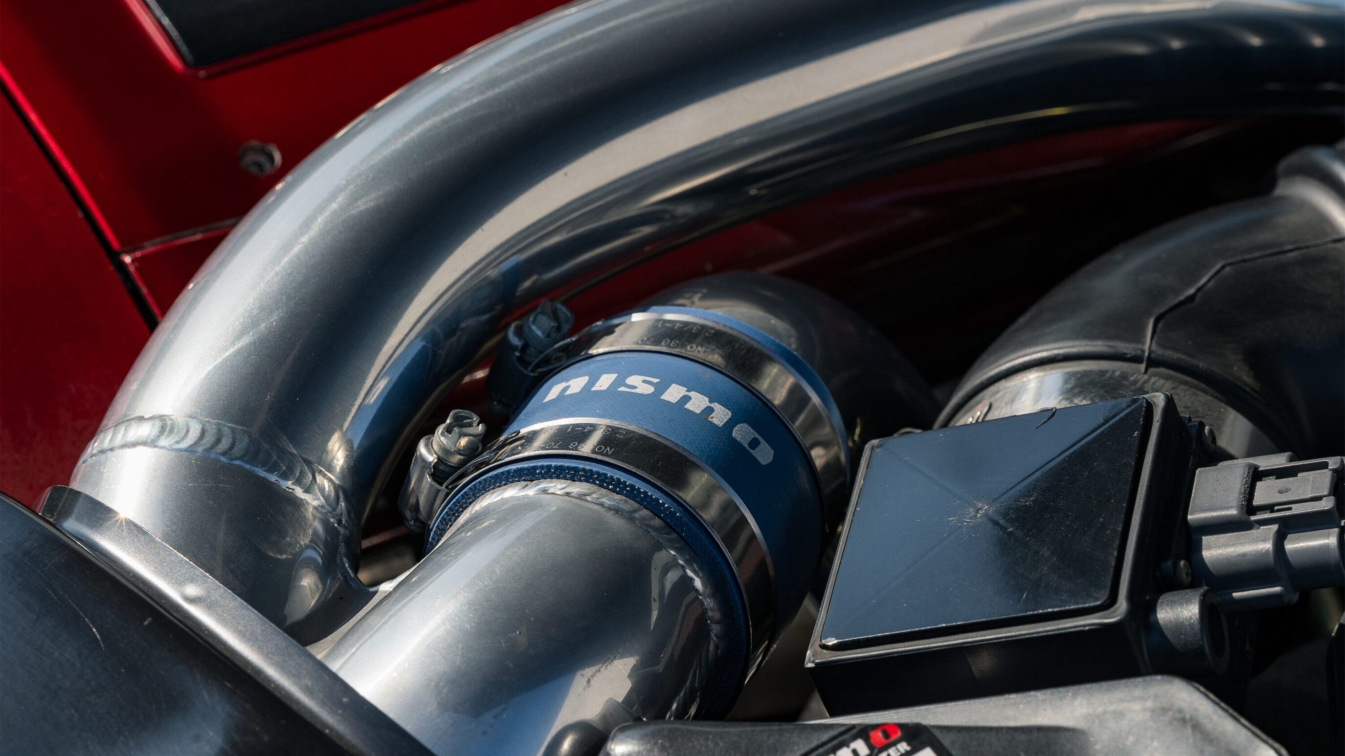 
								2000 Nissan Skyline GTR (BNR34) V-Spec II Sparkling Silver full									