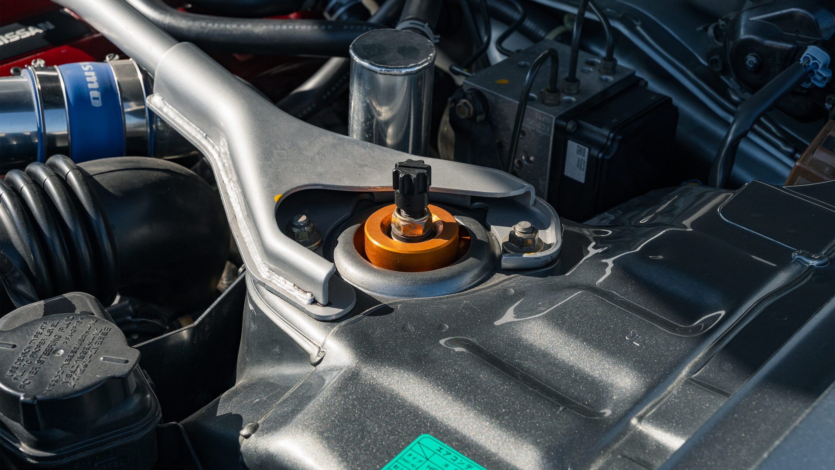 
								2000 Nissan Skyline GTR (BNR34) V-Spec II Sparkling Silver full									