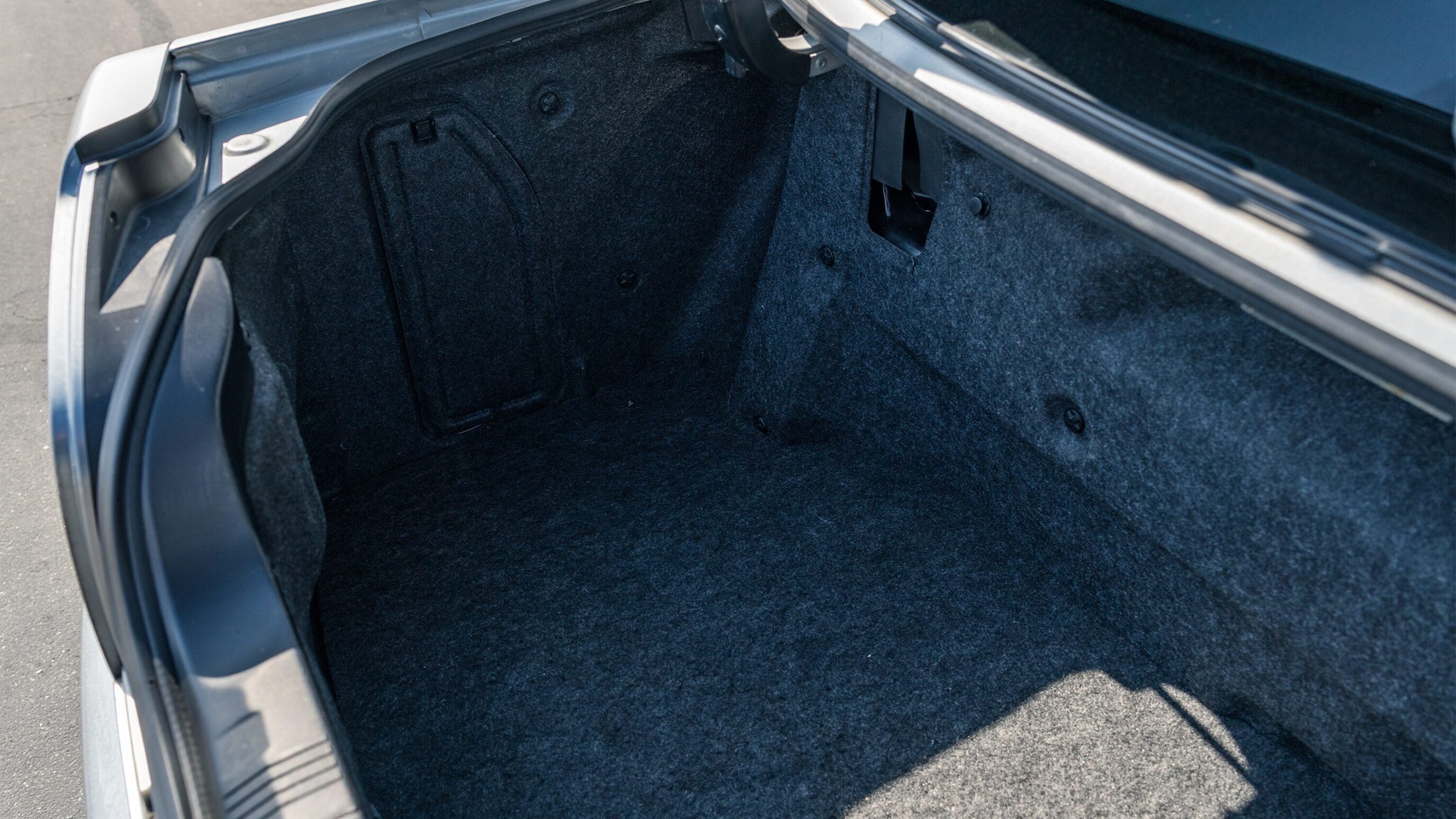 
								2000 Nissan Skyline GTR (BNR34) V-Spec II Sparkling Silver full									