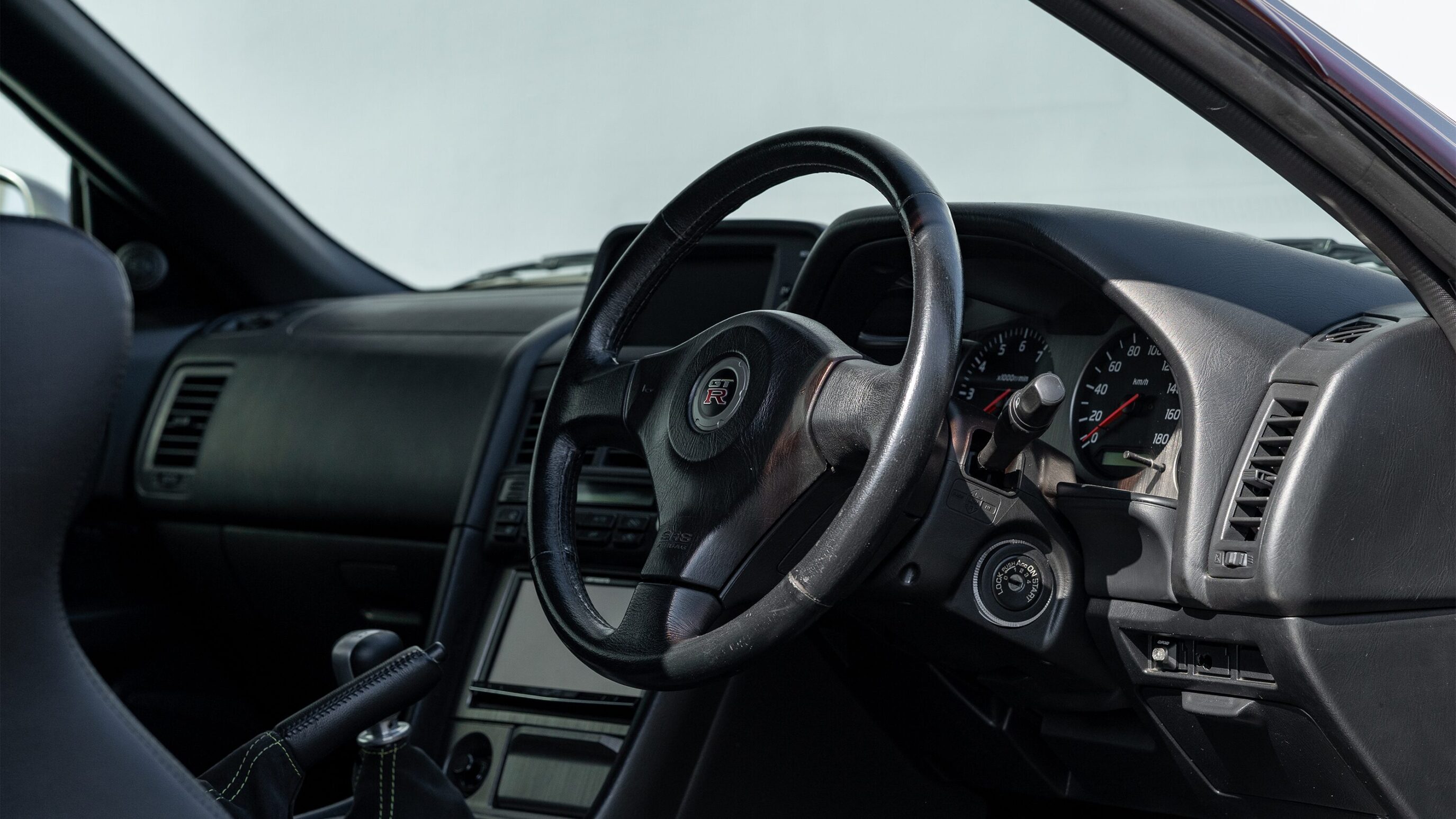 
								2000 Nissan Skyline GTR (BNR34) V-Spec II Sparkling Silver full									