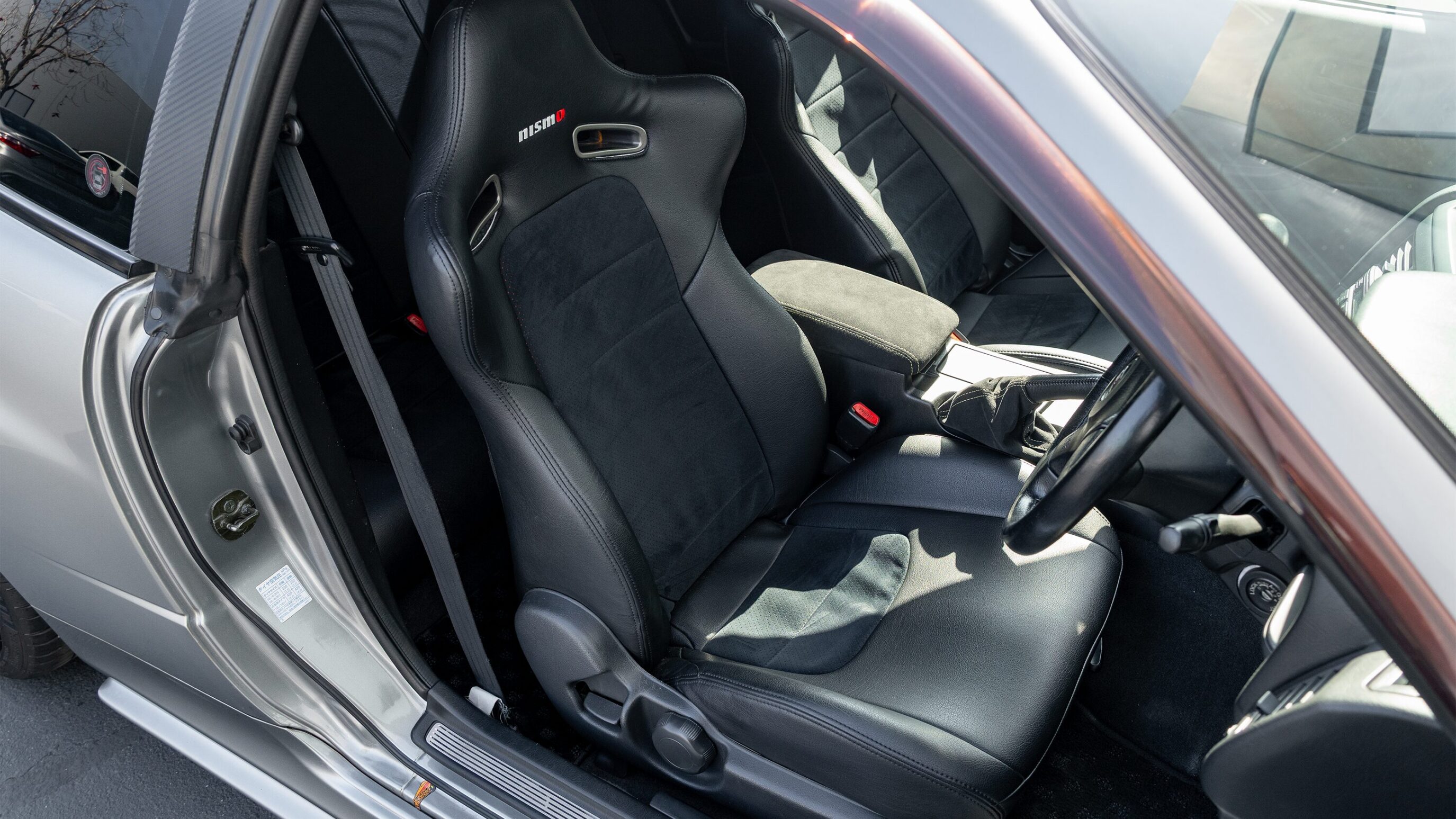 
								2000 Nissan Skyline GTR (BNR34) V-Spec II Sparkling Silver full									