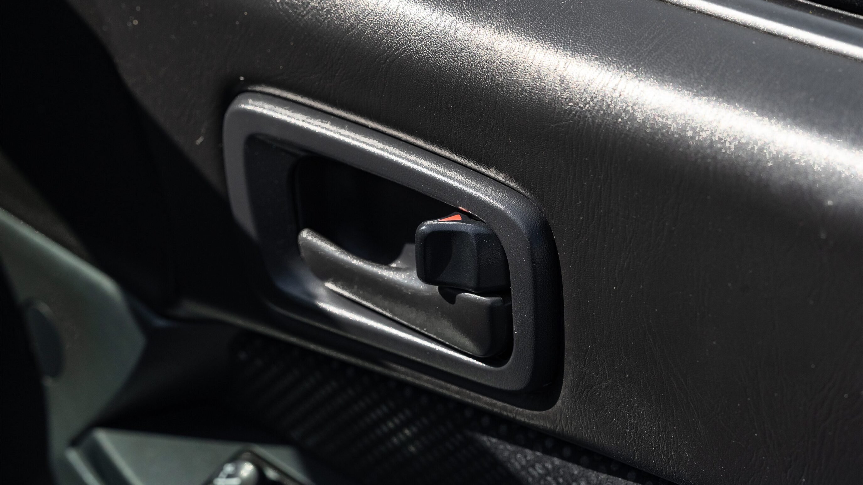 
								2000 Nissan Skyline GTR (BNR34) V-Spec II Sparkling Silver full									