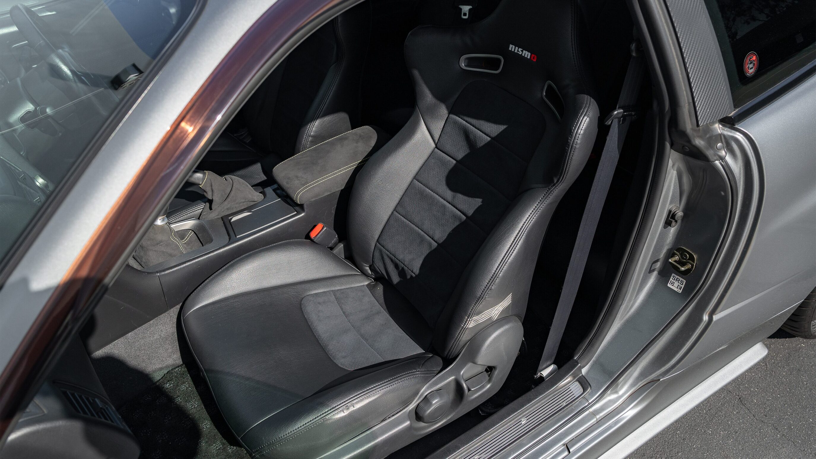 
								2000 Nissan Skyline GTR (BNR34) V-Spec II Sparkling Silver full									