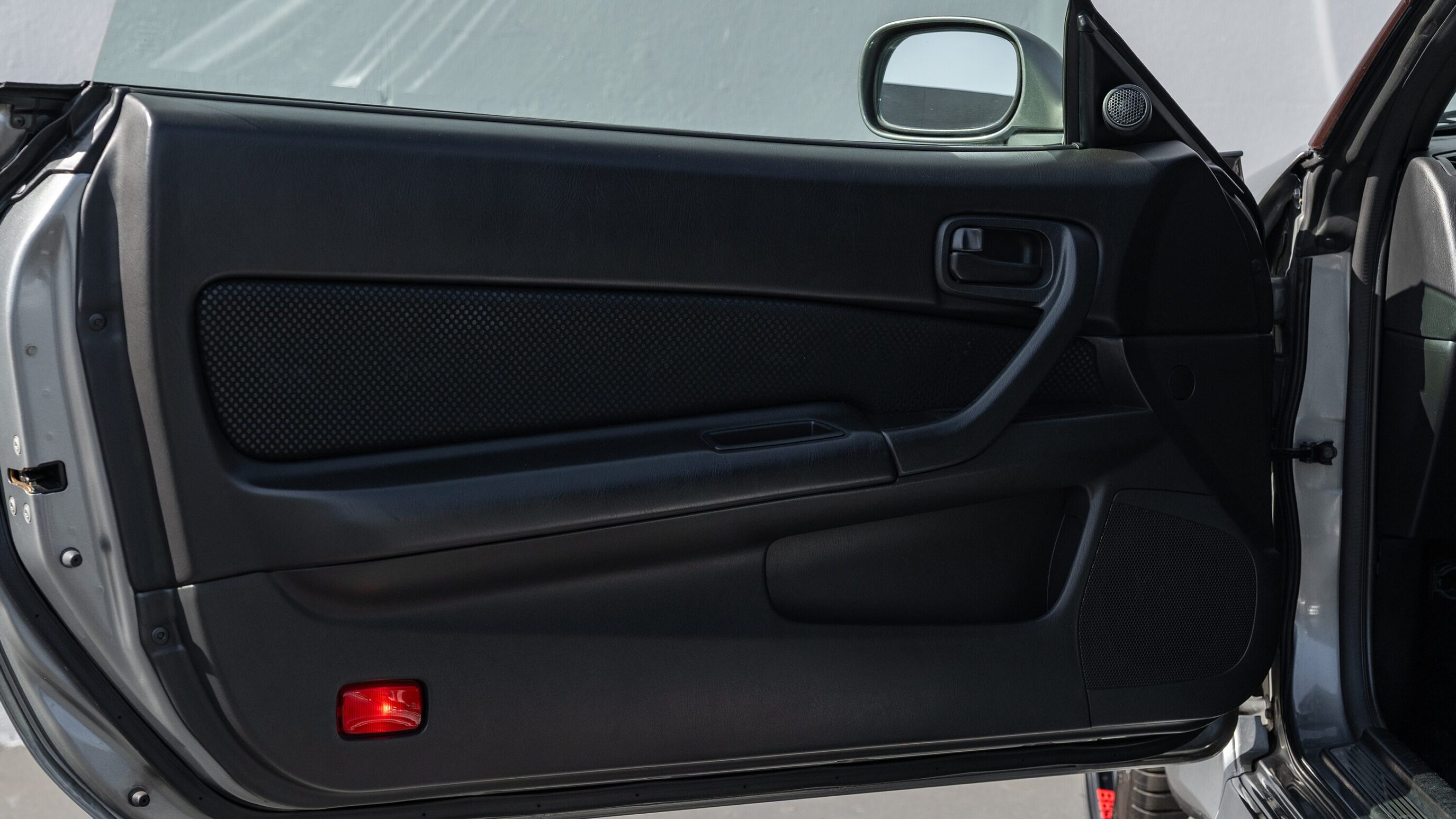 
								2000 Nissan Skyline GTR (BNR34) V-Spec II Sparkling Silver full									