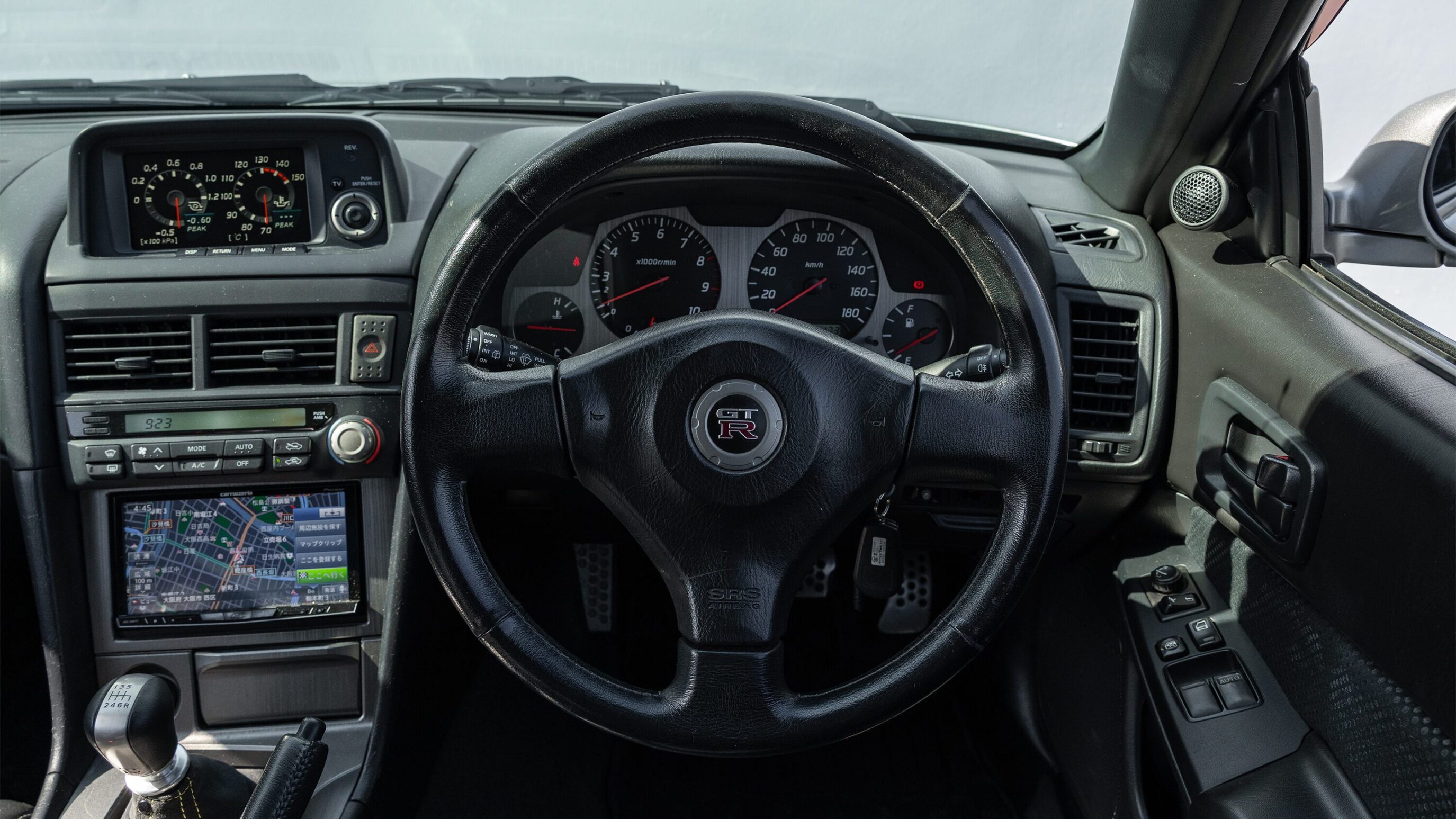 
								2000 Nissan Skyline GTR (BNR34) V-Spec II Sparkling Silver full									