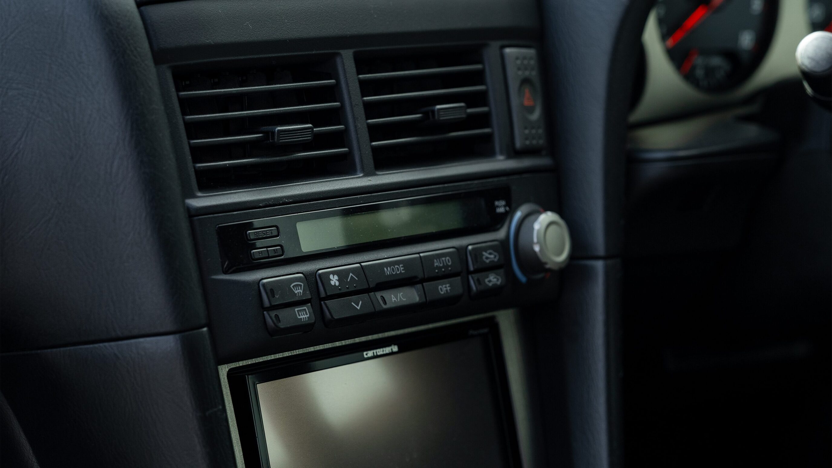 
								2000 Nissan Skyline GTR (BNR34) V-Spec II Sparkling Silver full									