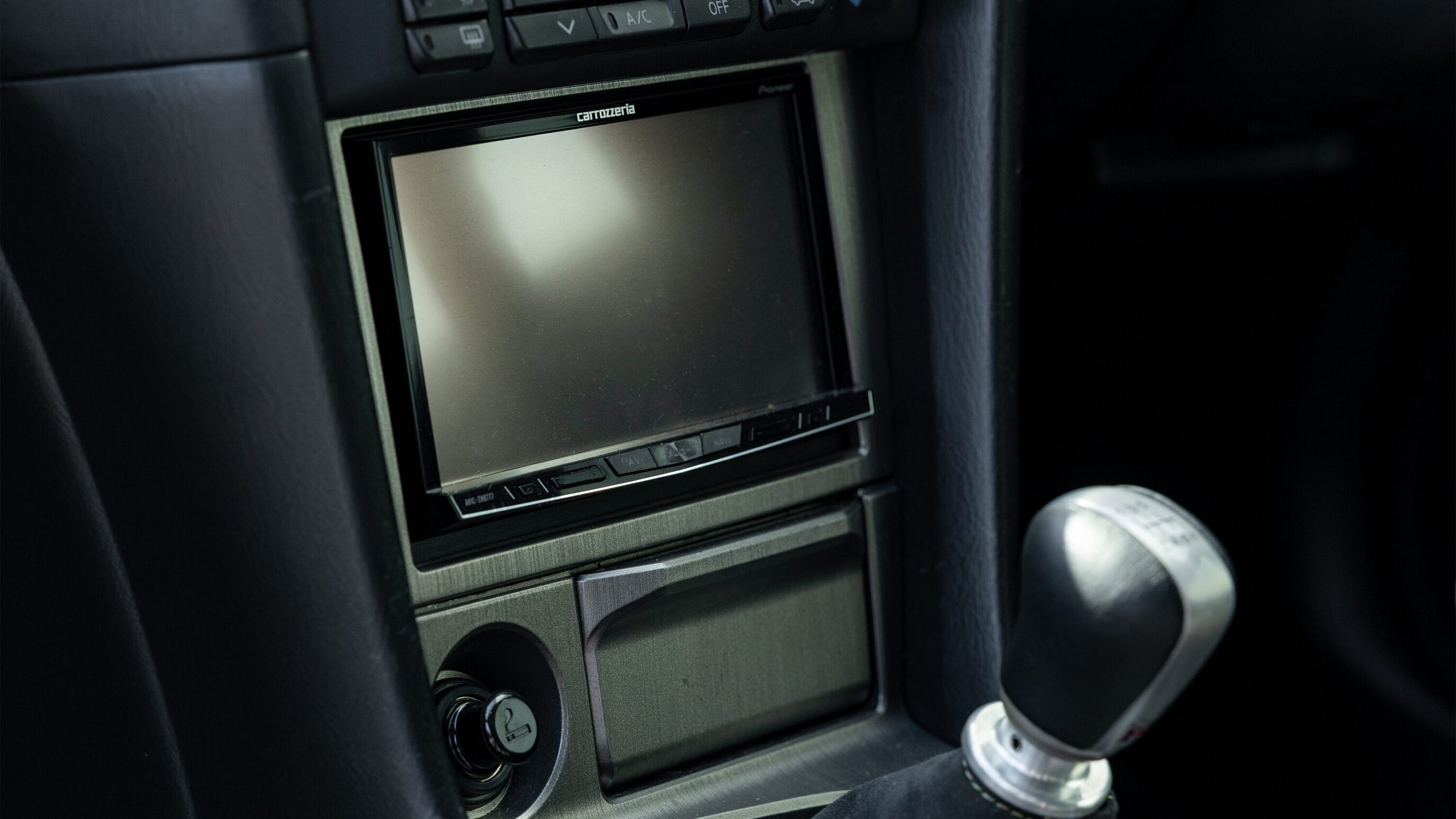 
								2000 Nissan Skyline GTR (BNR34) V-Spec II Sparkling Silver full									