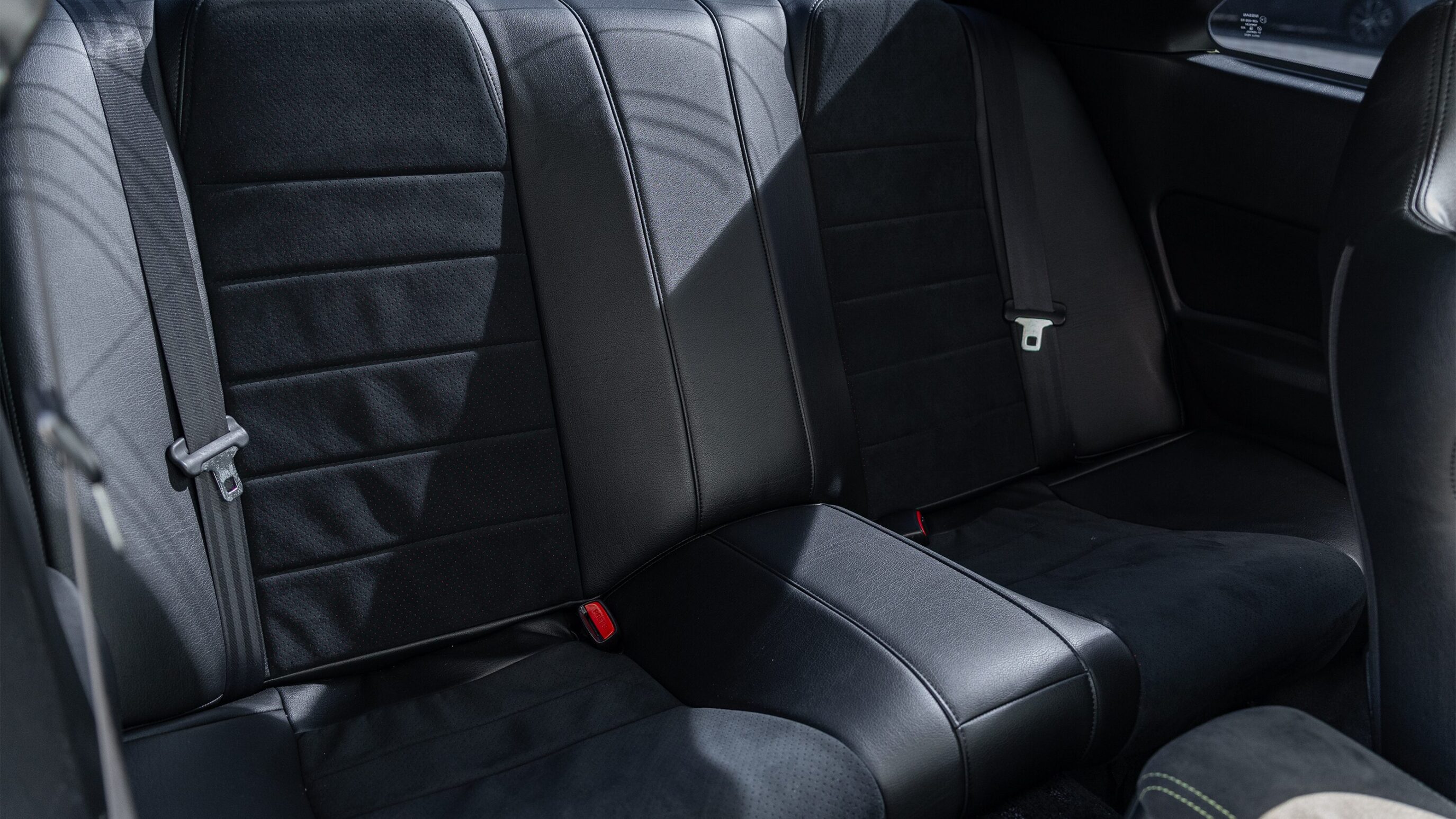 
								2000 Nissan Skyline GTR (BNR34) V-Spec II Sparkling Silver full									