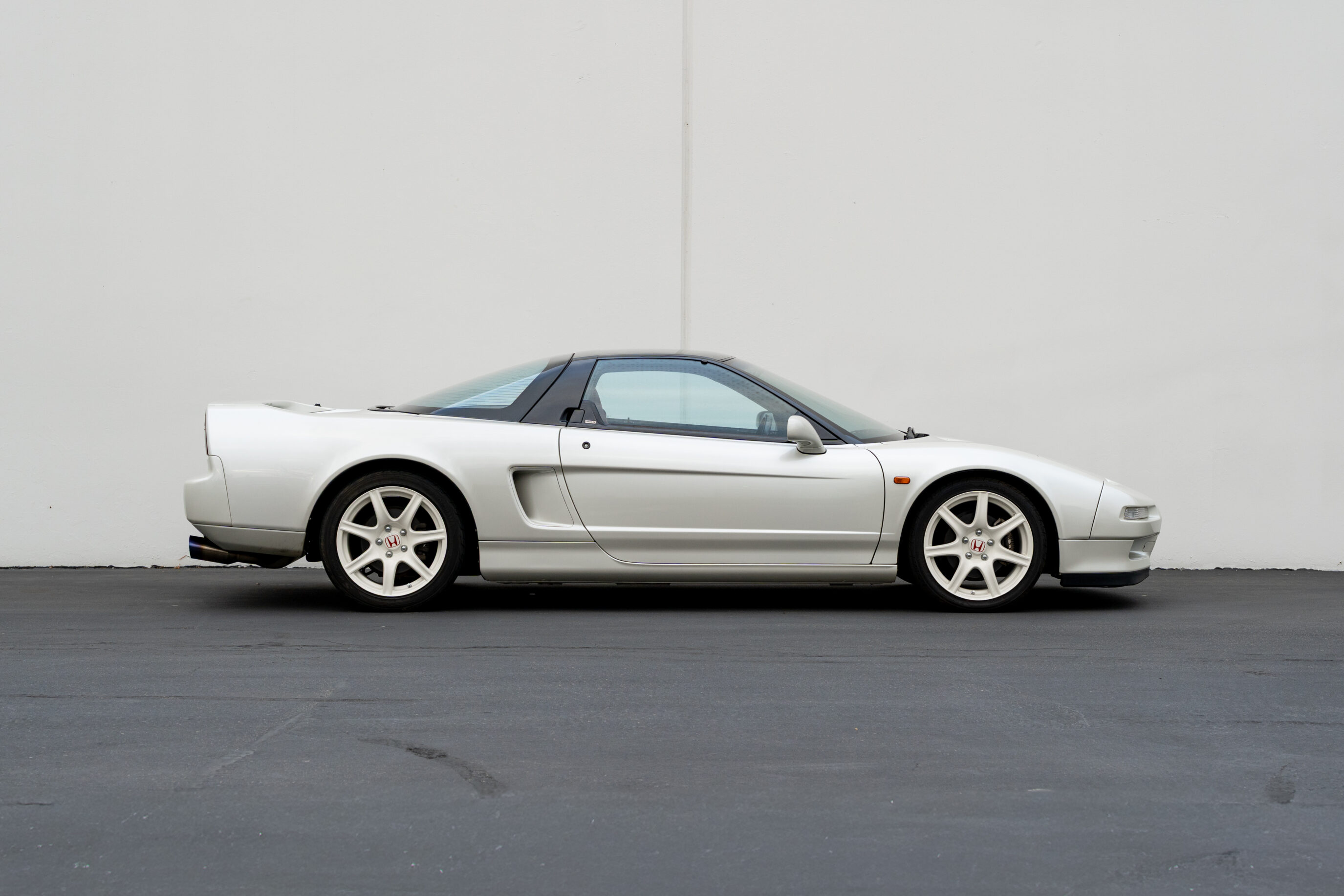 
								1993 Honda NSX-R Neutron White Pearl full									