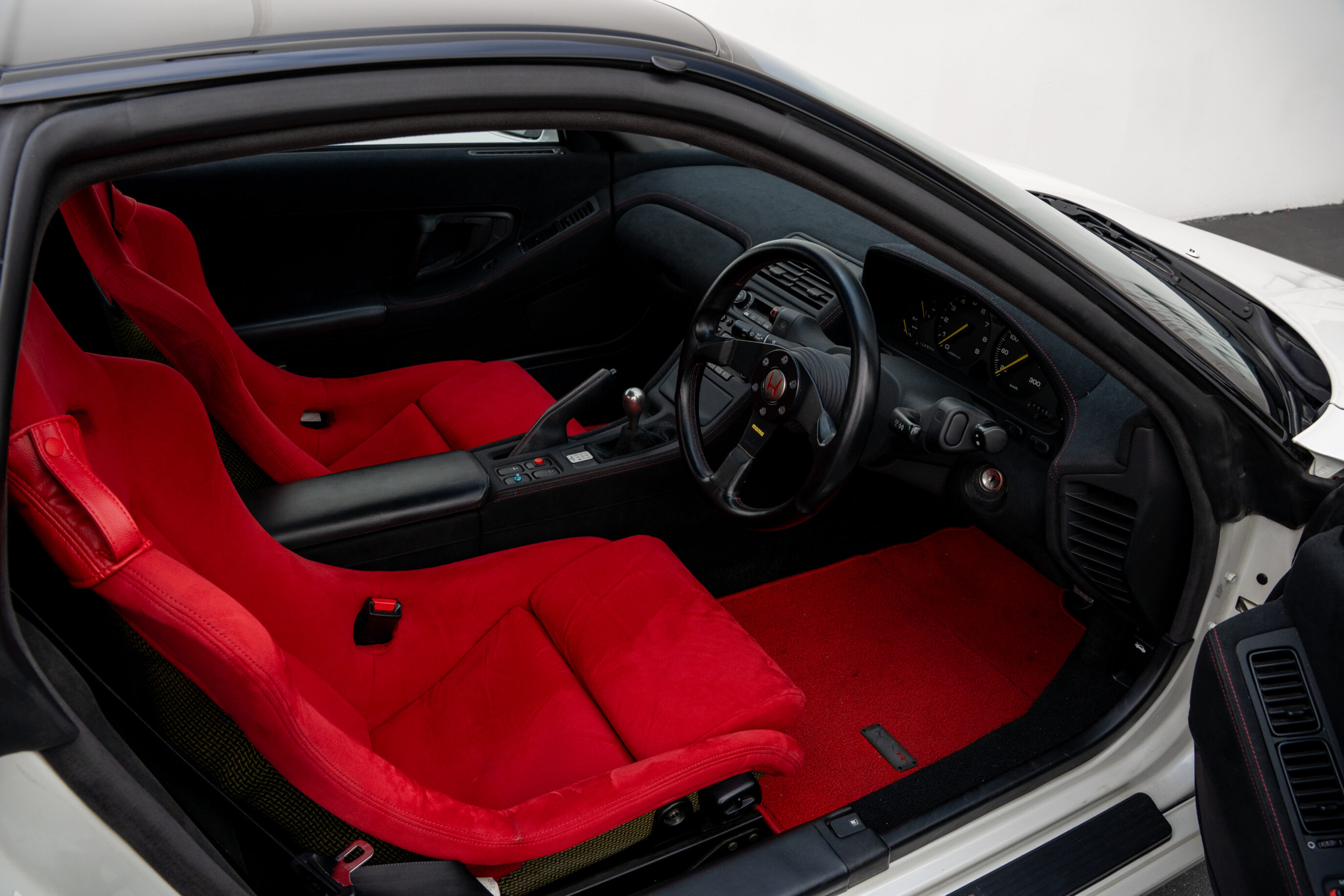 
								1993 Honda NSX-R Neutron White Pearl full									