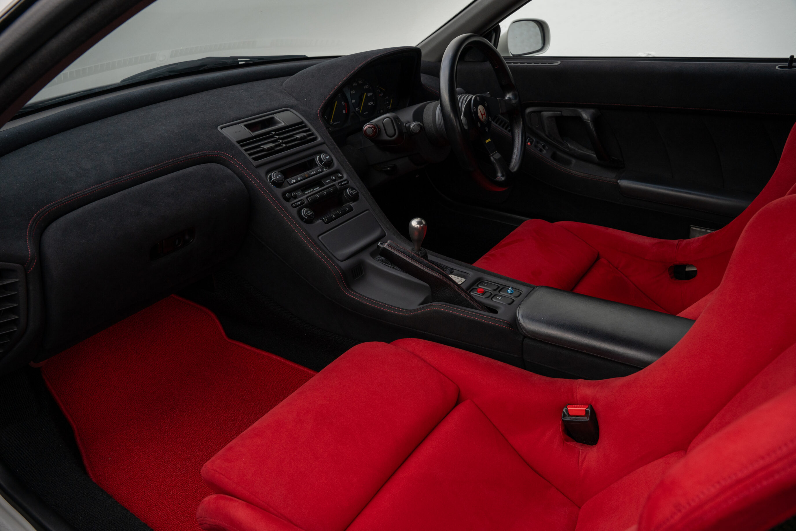 
								1993 Honda NSX-R Neutron White Pearl full									