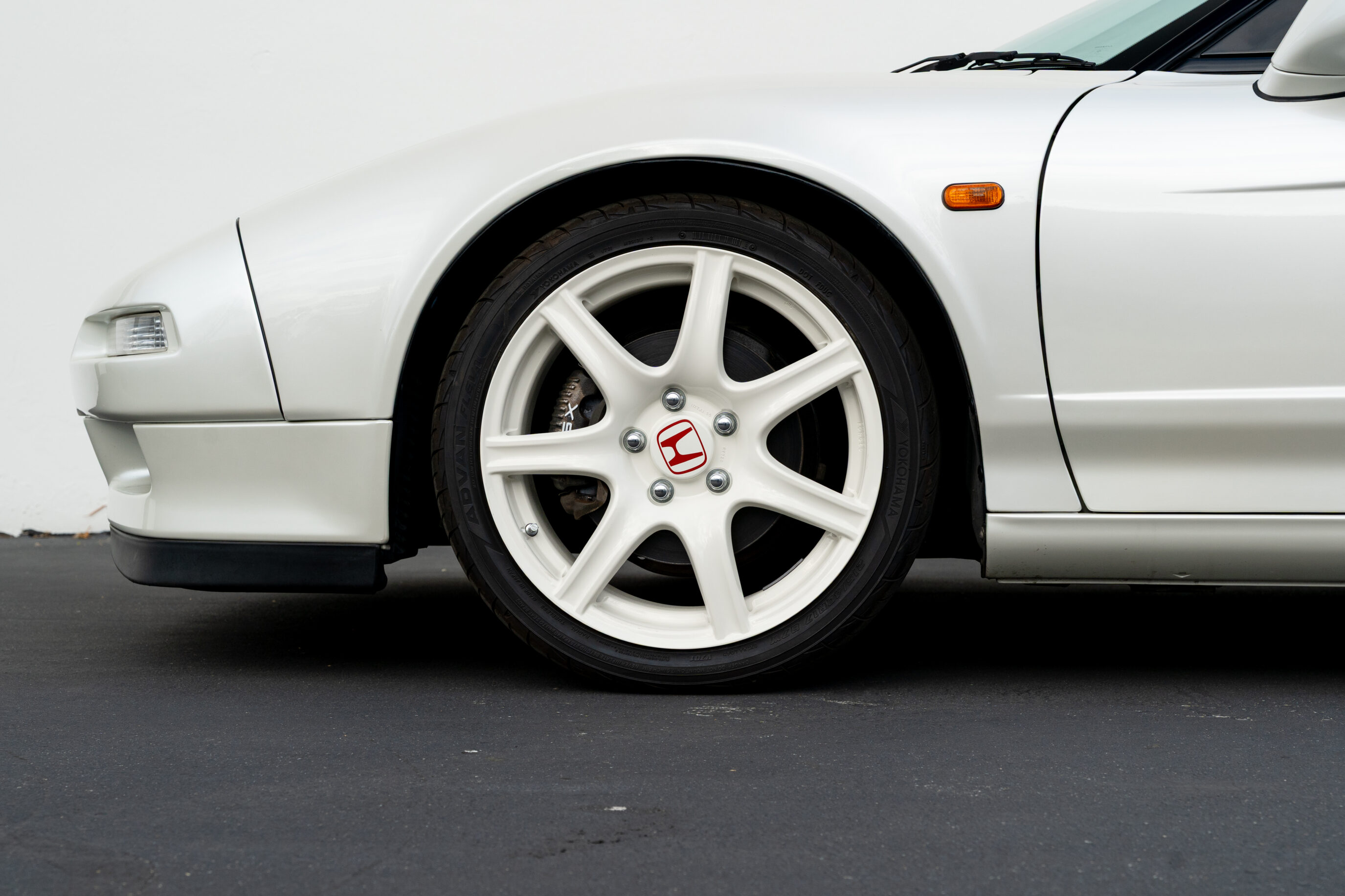 
								1993 Honda NSX-R Neutron White Pearl full									