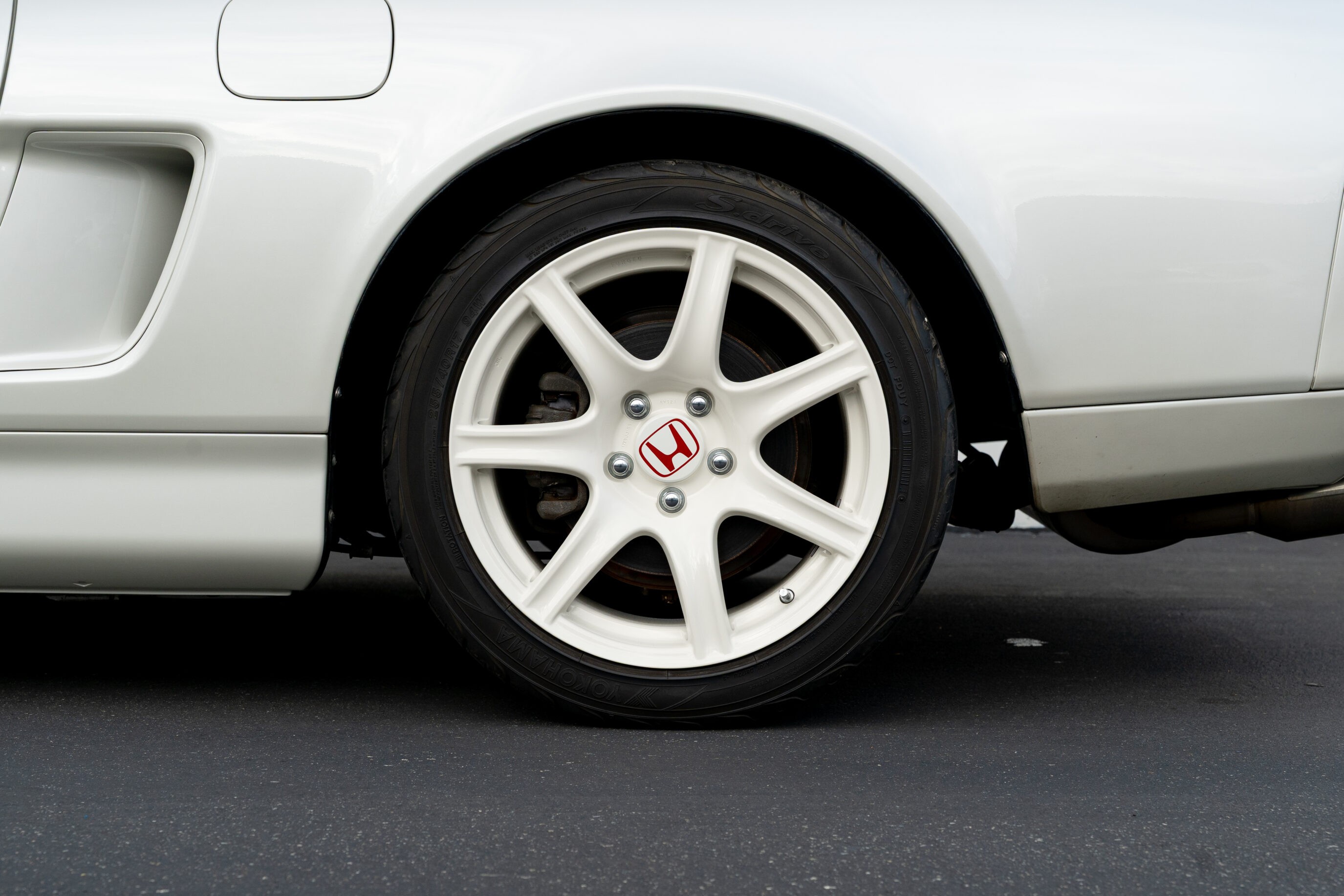 
								1993 Honda NSX-R Neutron White Pearl full									
