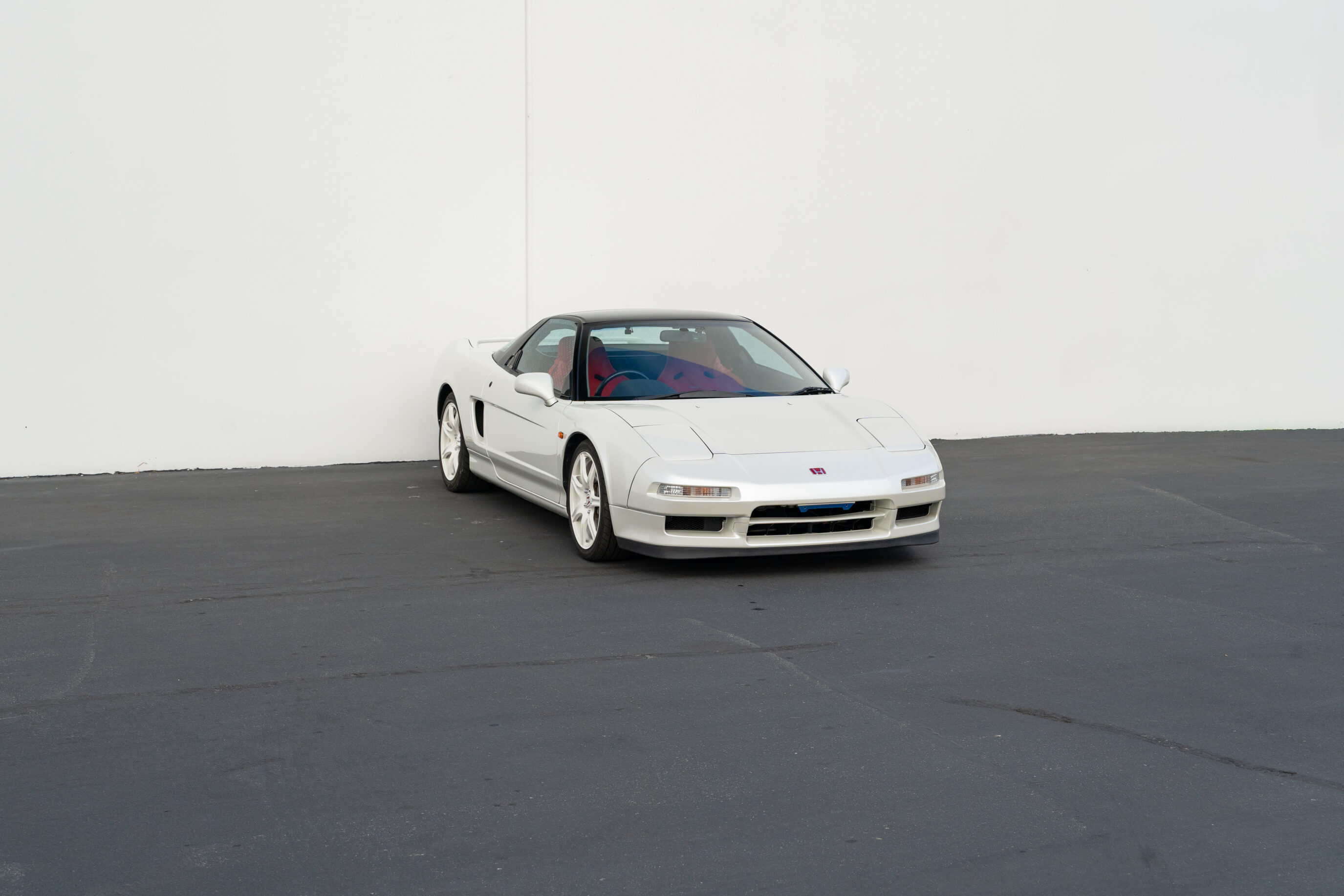 
								1993 Honda NSX-R Neutron White Pearl full									