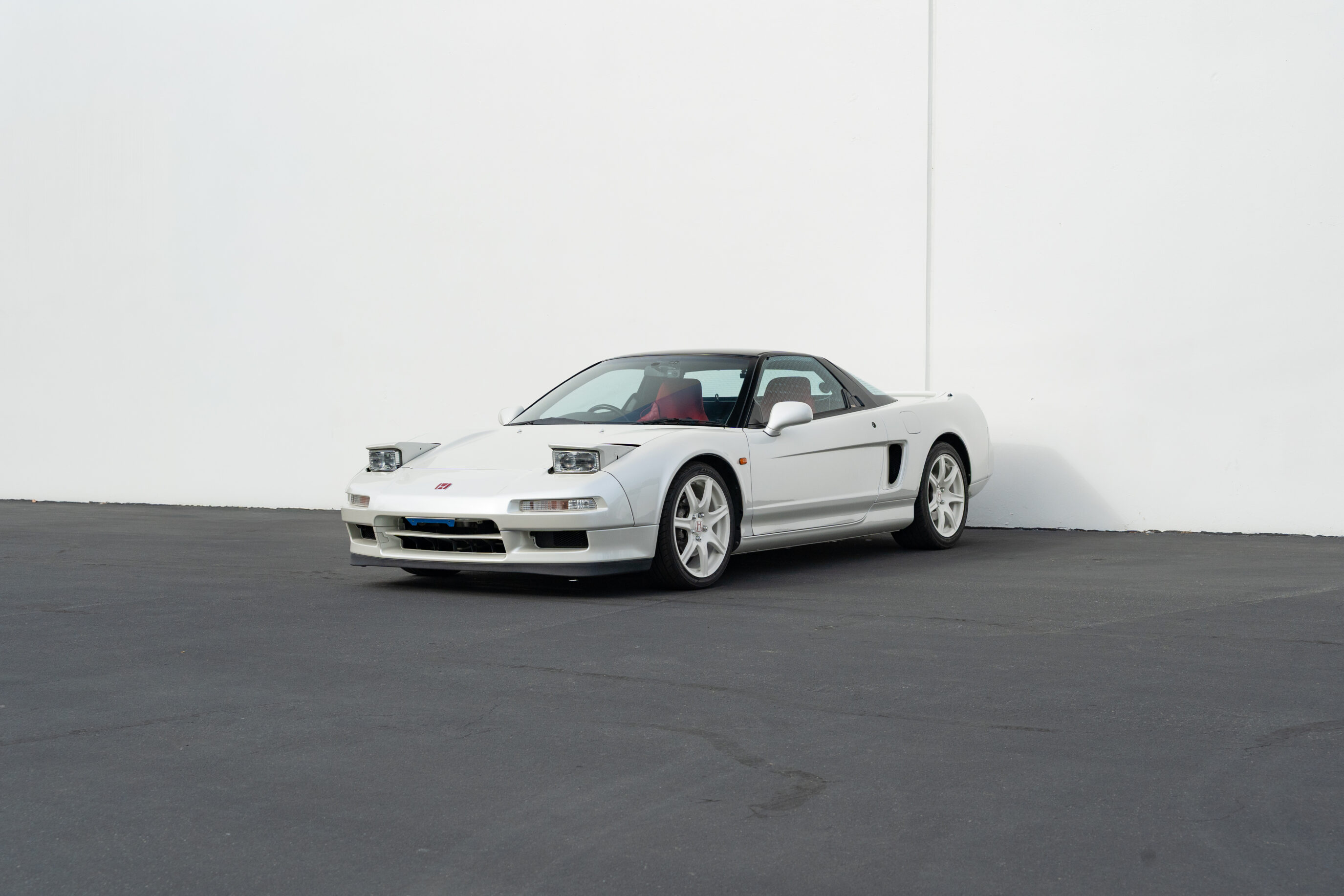 
								1993 Honda NSX-R Neutron White Pearl full									