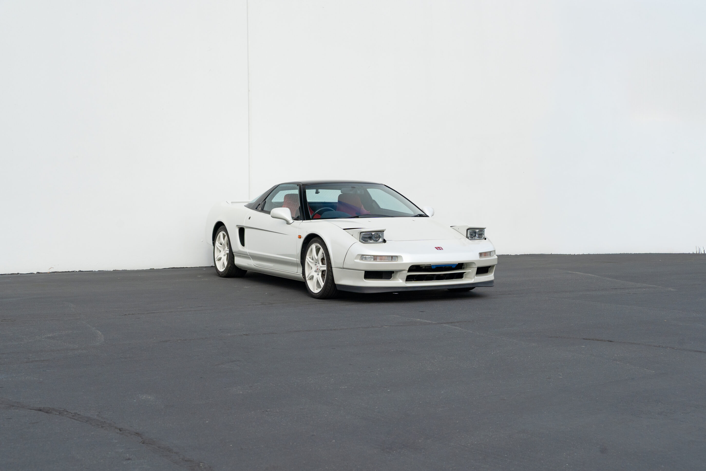 
								1993 Honda NSX-R Neutron White Pearl full									