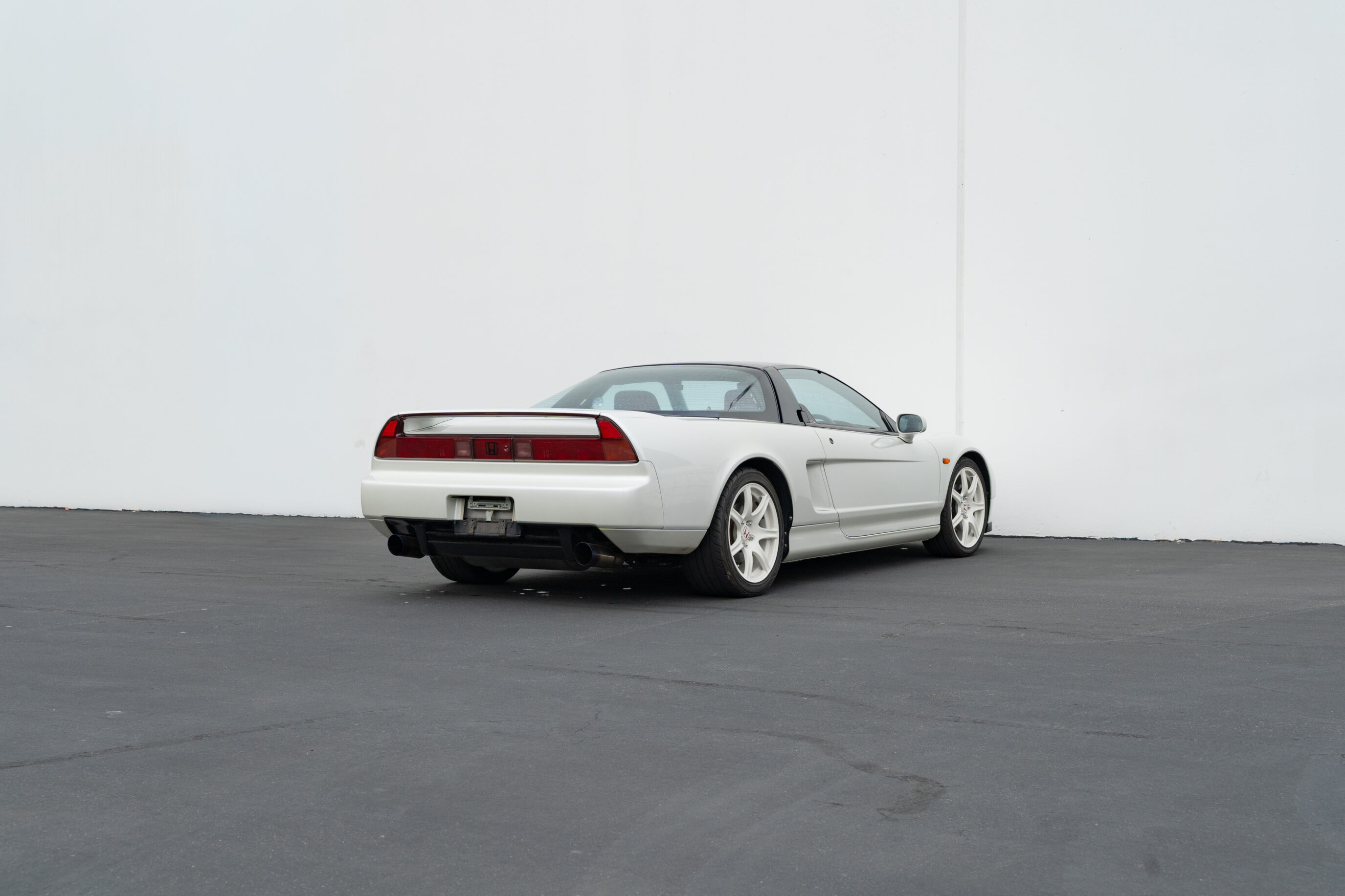 
								1993 Honda NSX-R Neutron White Pearl full									