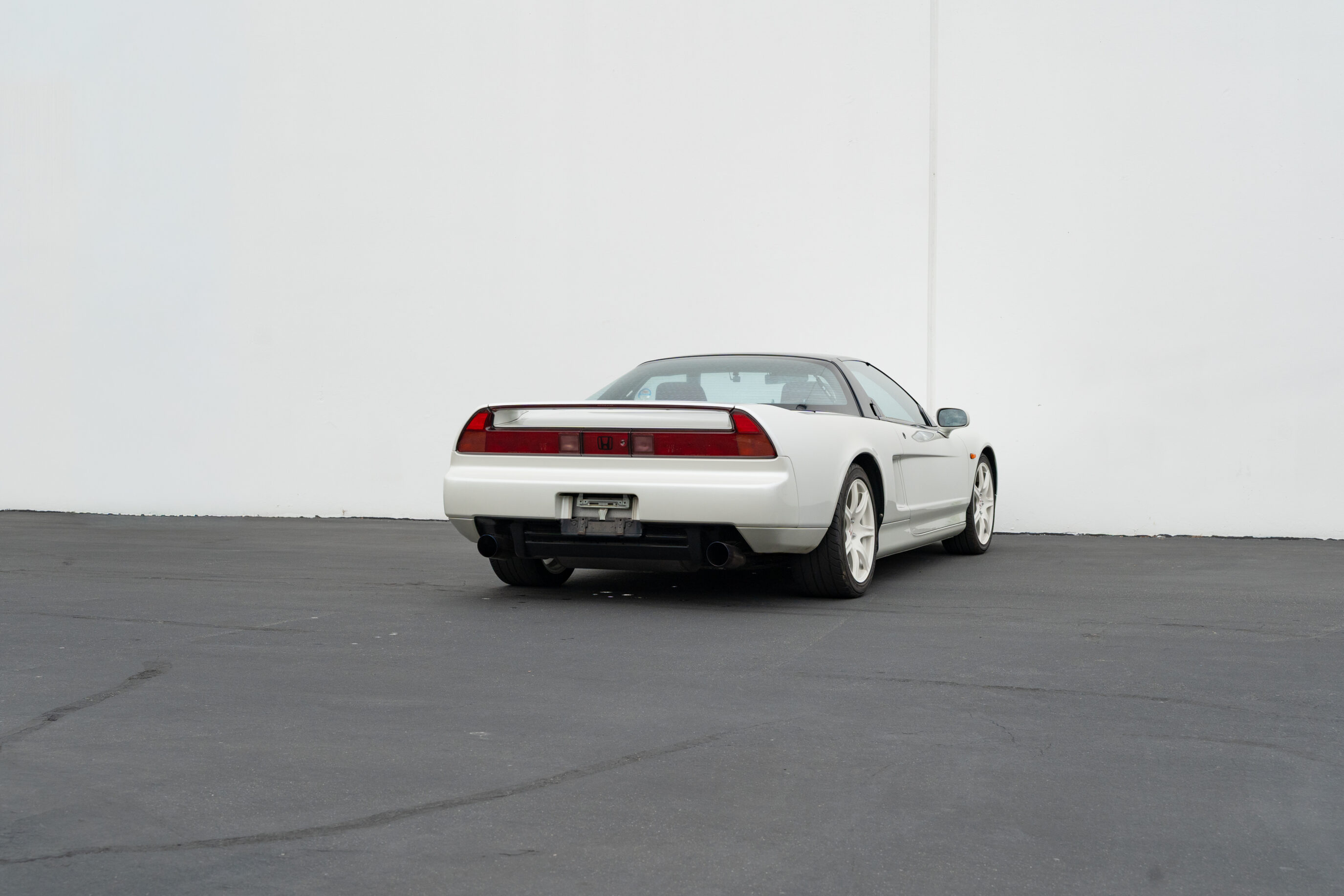 
								1993 Honda NSX-R Neutron White Pearl full									