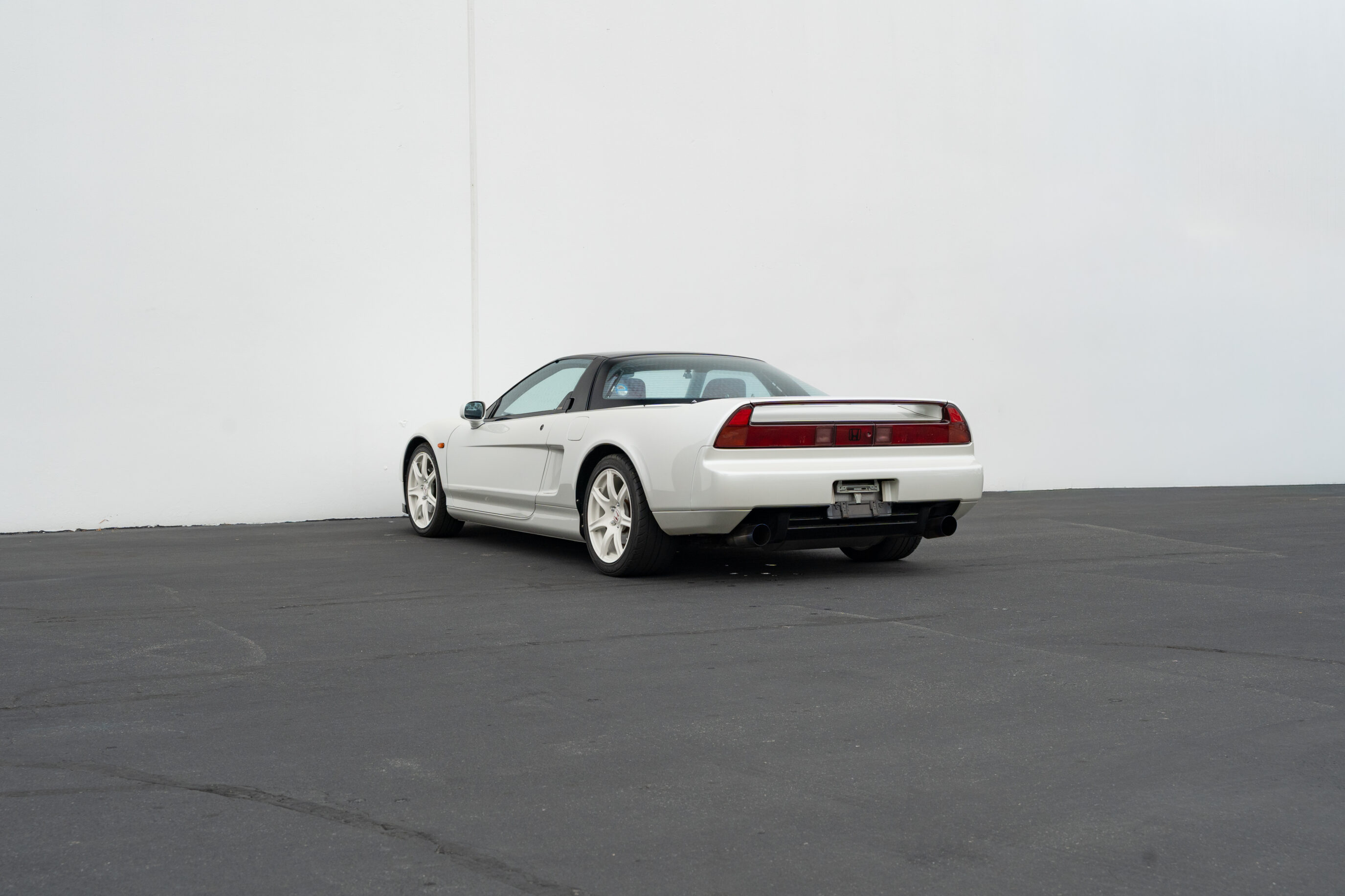 
								1993 Honda NSX-R Neutron White Pearl full									