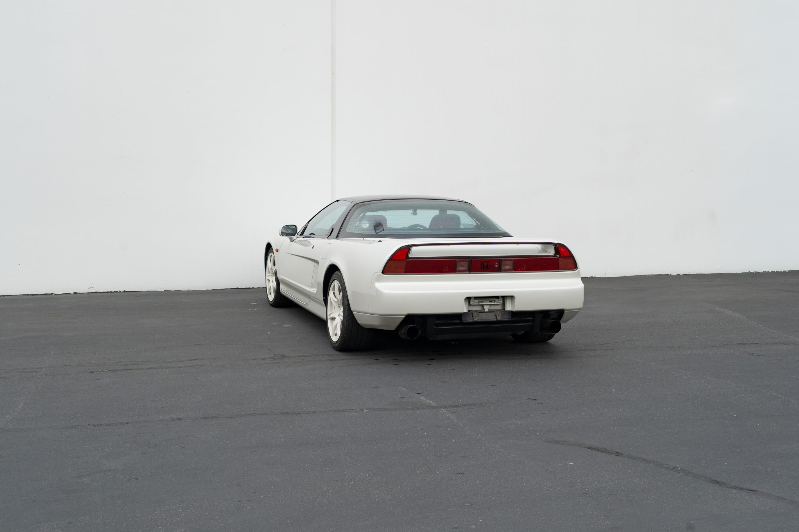 
								1993 Honda NSX-R Neutron White Pearl full									