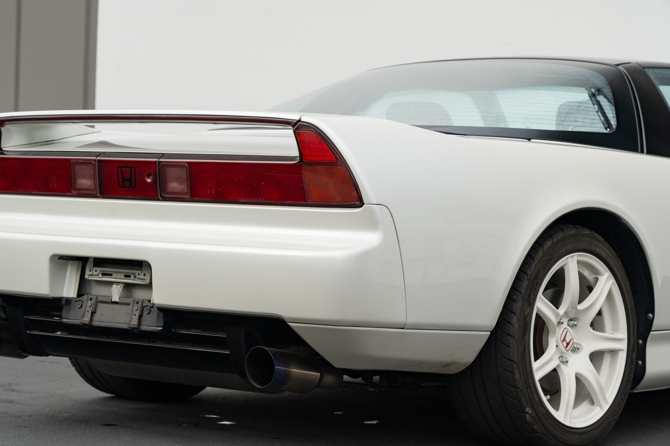 
								1993 Honda NSX-R Neutron White Pearl full									