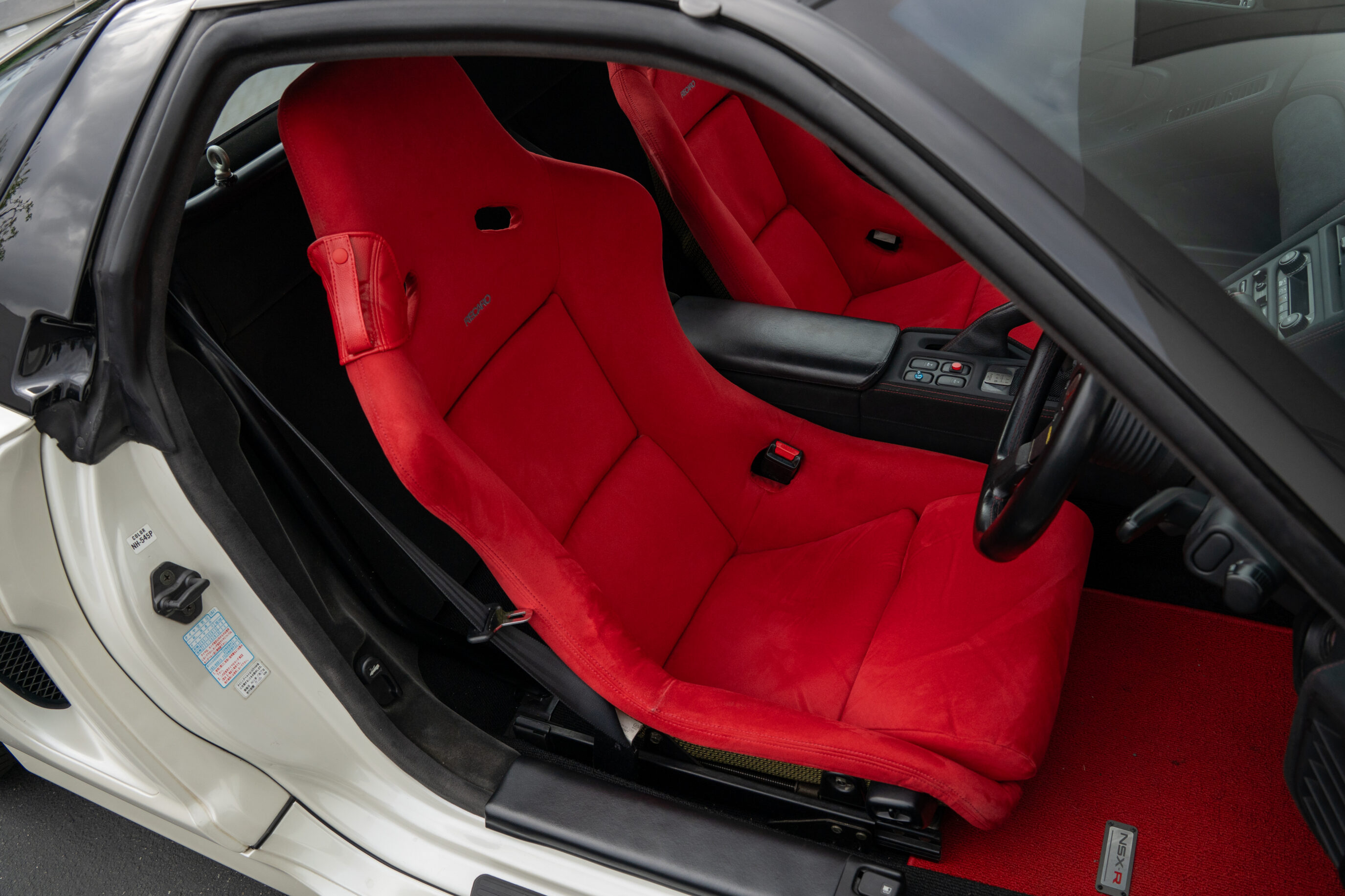 
								1993 Honda NSX-R Neutron White Pearl full									