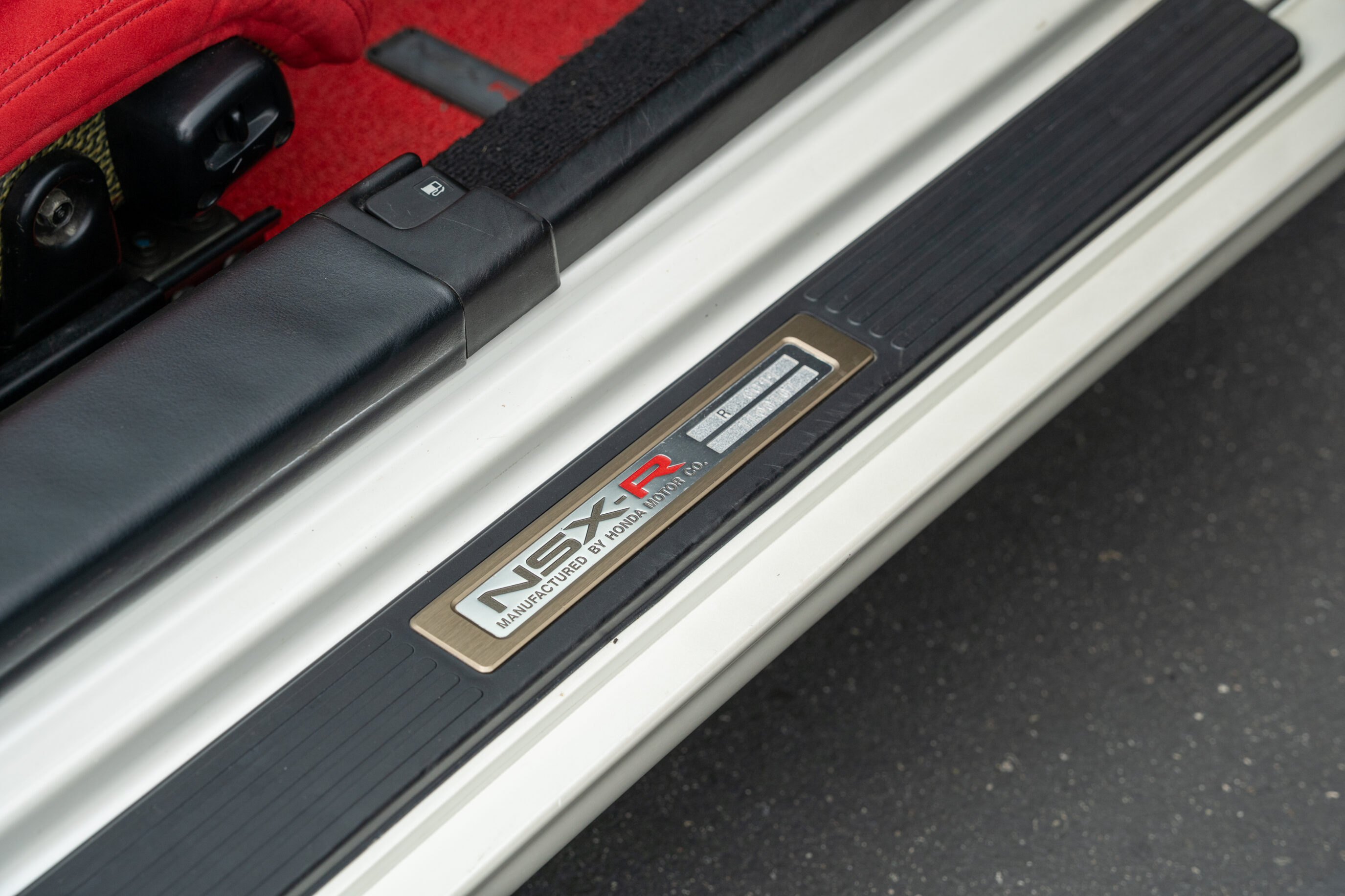
								1993 Honda NSX-R Neutron White Pearl full									