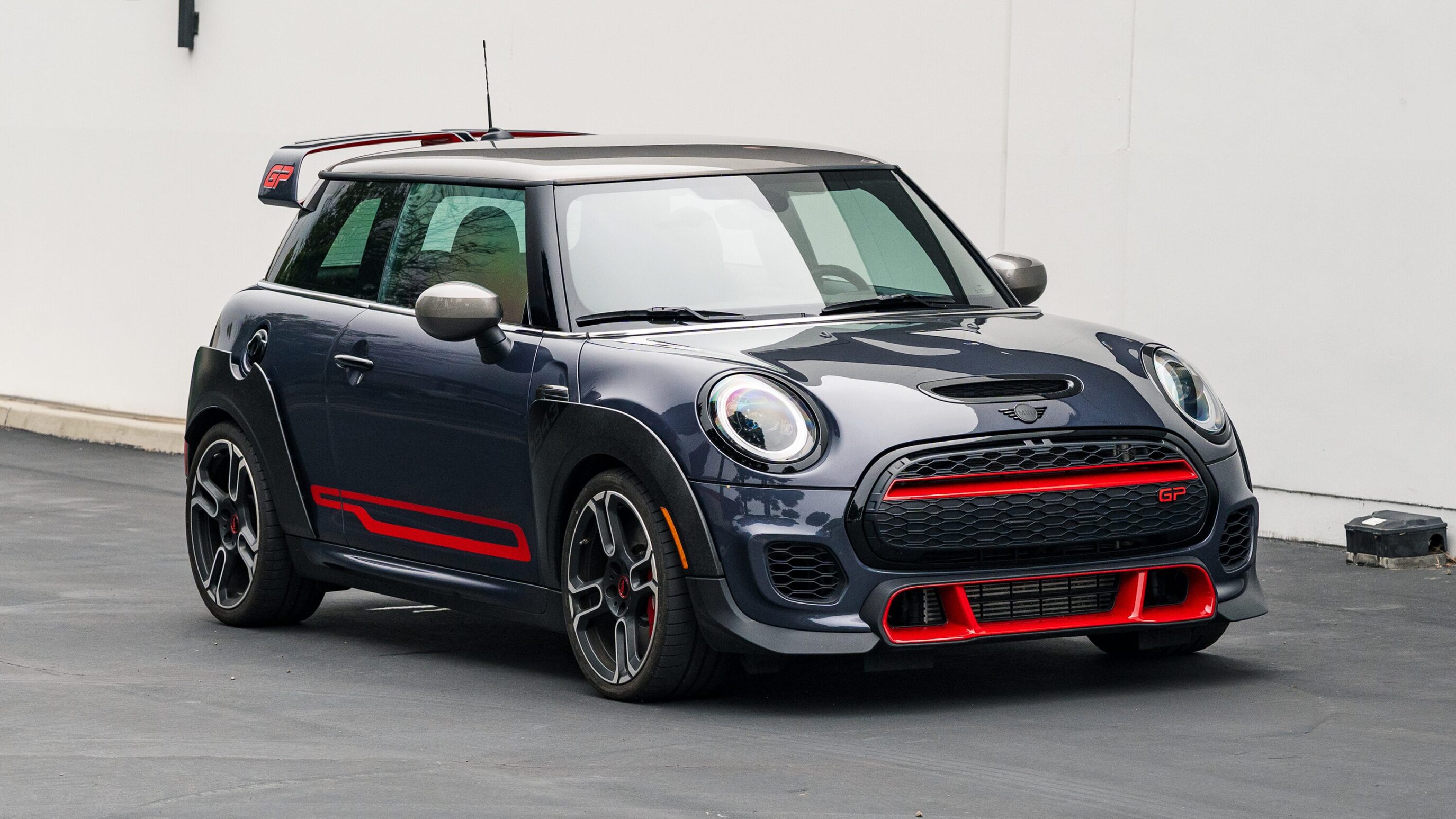 
								2021 Mini Cooper GP Racing Grey Metallic full									
