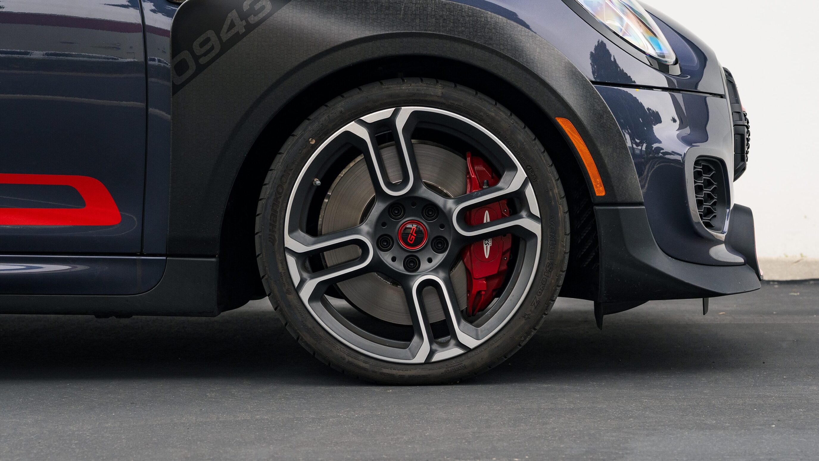 
								2021 Mini Cooper GP Racing Grey Metallic full									