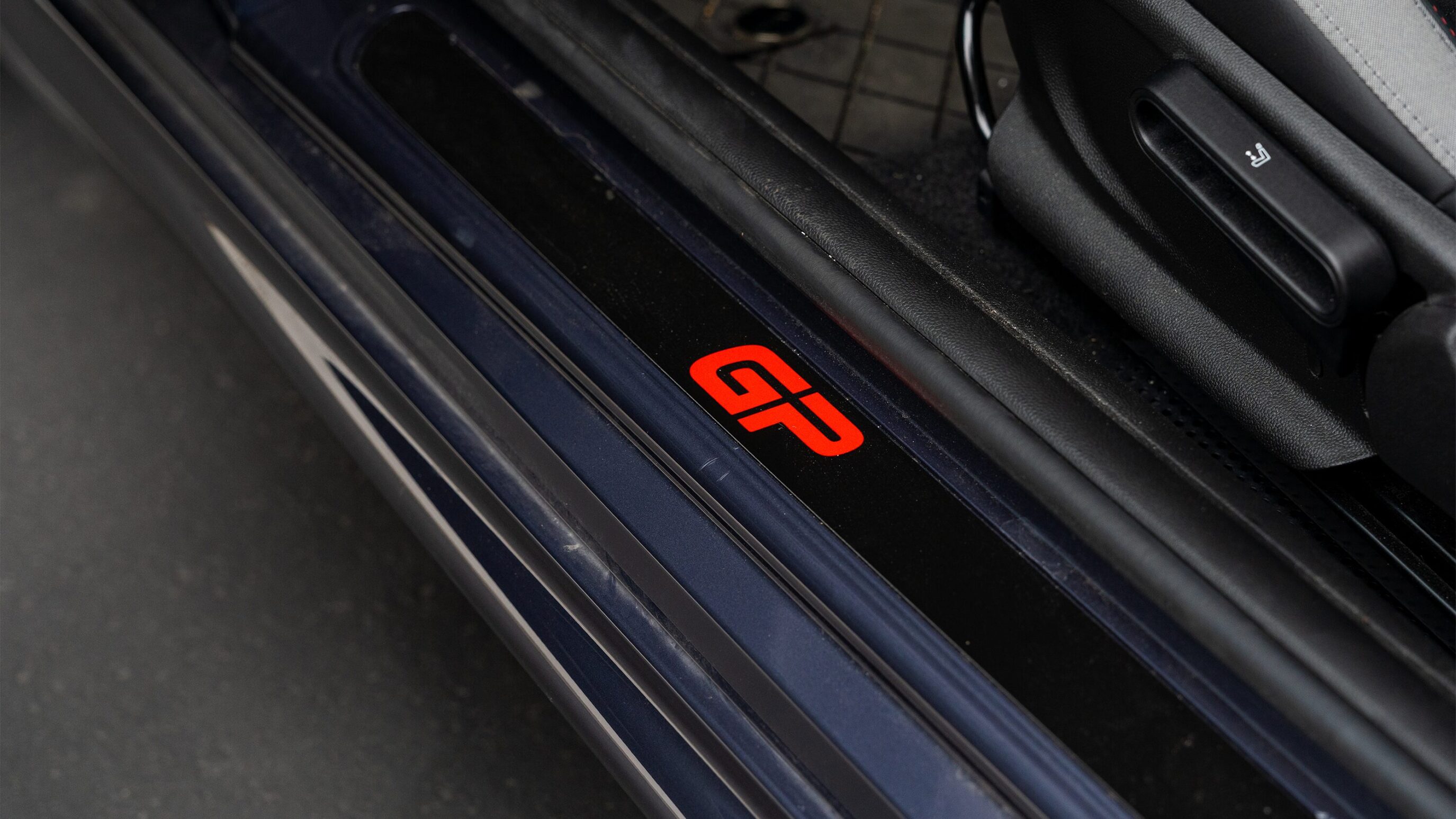 
								2021 Mini Cooper GP Racing Grey Metallic full									