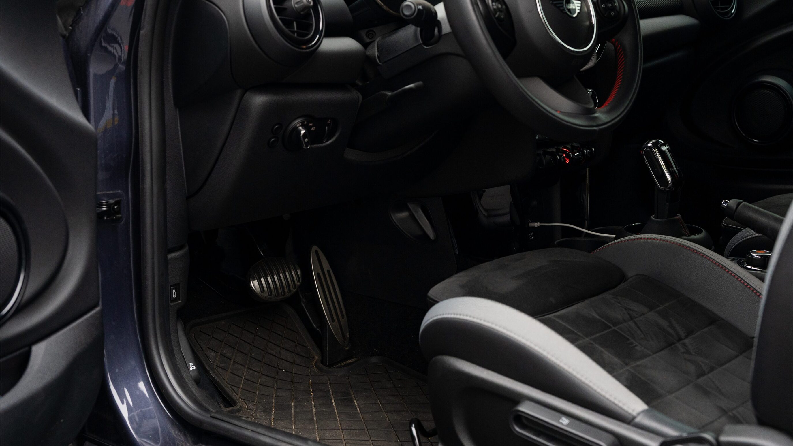 
								2021 Mini Cooper GP Racing Grey Metallic full									